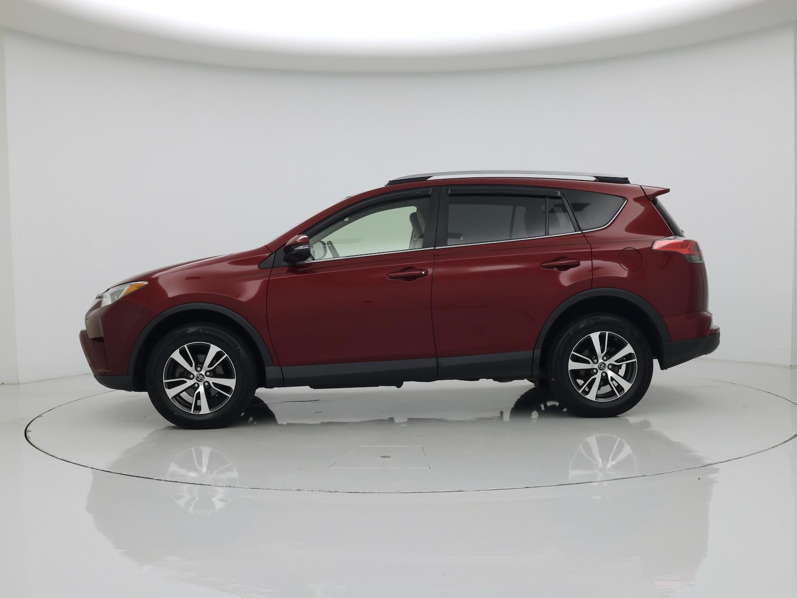 2018 Toyota RAV4 XLE - Photo 4