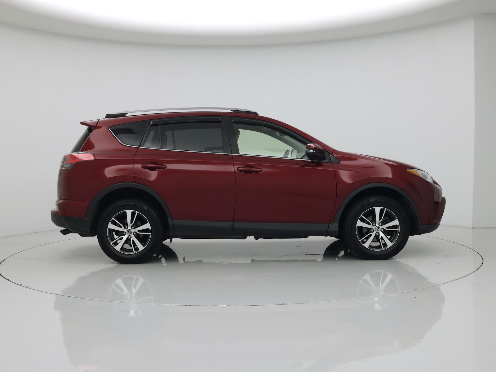 2018 Toyota RAV4 XLE - Photo 8