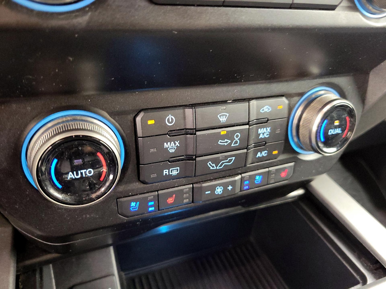 2020 Ford F-150 Raptor - Photo 18