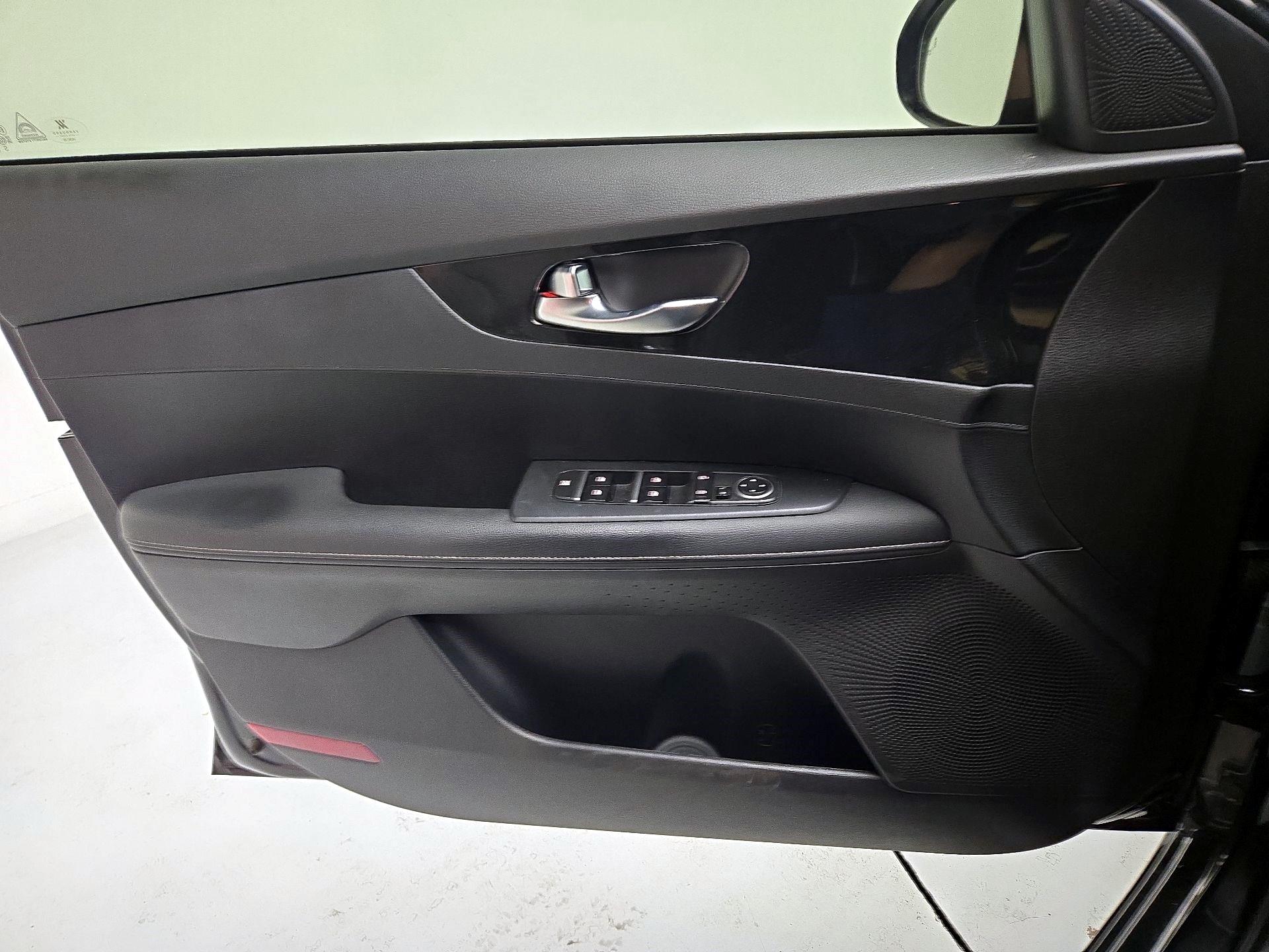 Thumbnail: 2024 Kia Forte - 10