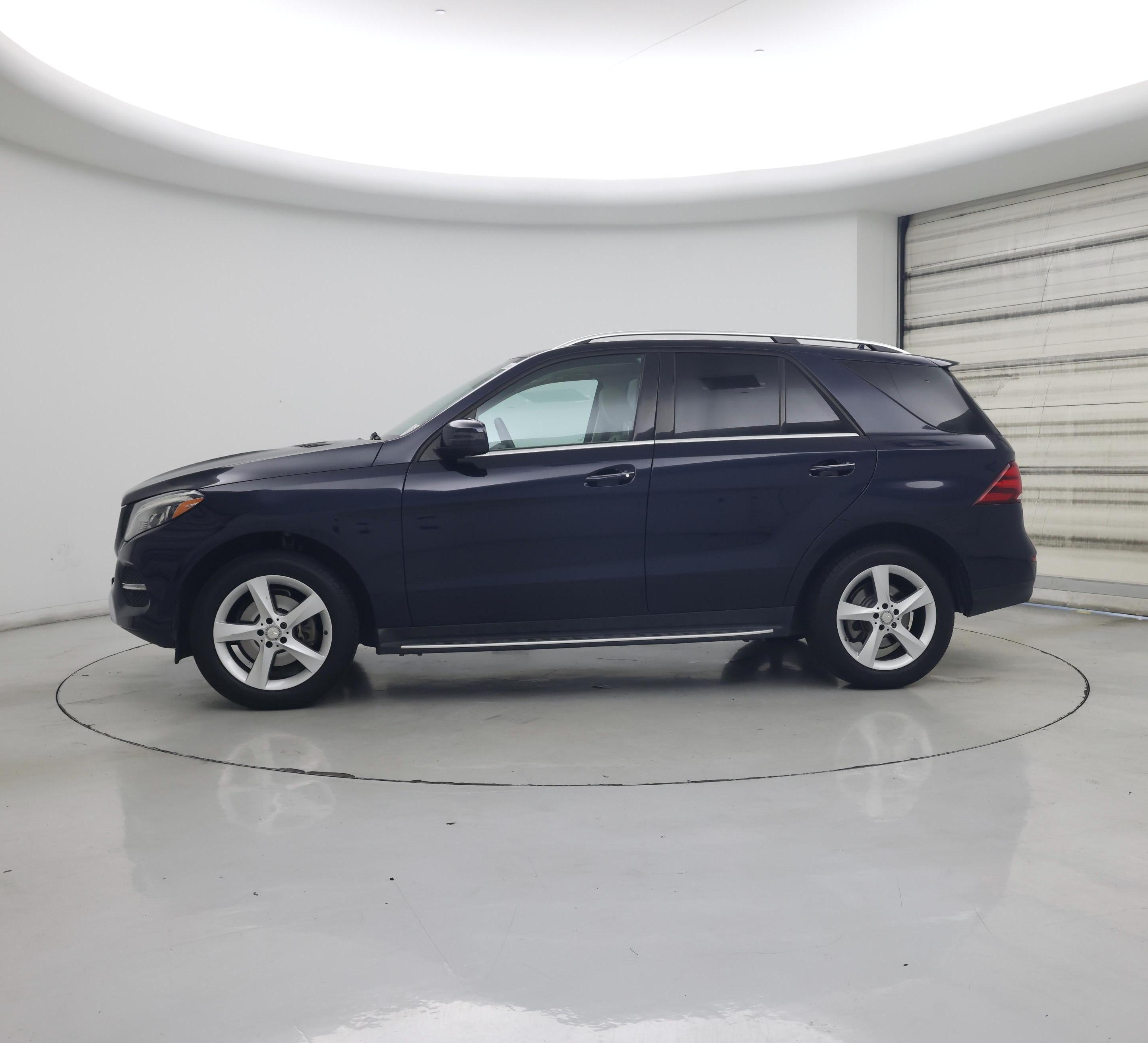 Thumbnail: 2016 Mercedes-Benz GLE - 3