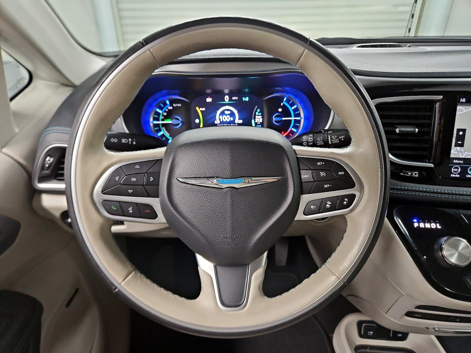 2020 Chrysler Pacifica Hybrid Limited - Photo 11