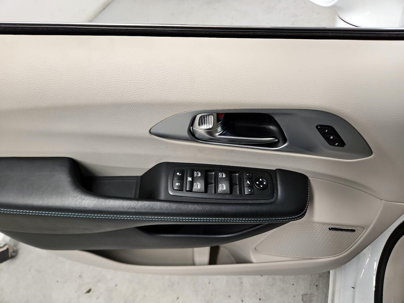 2020 Chrysler Pacifica Hybrid Limited - Photo 13