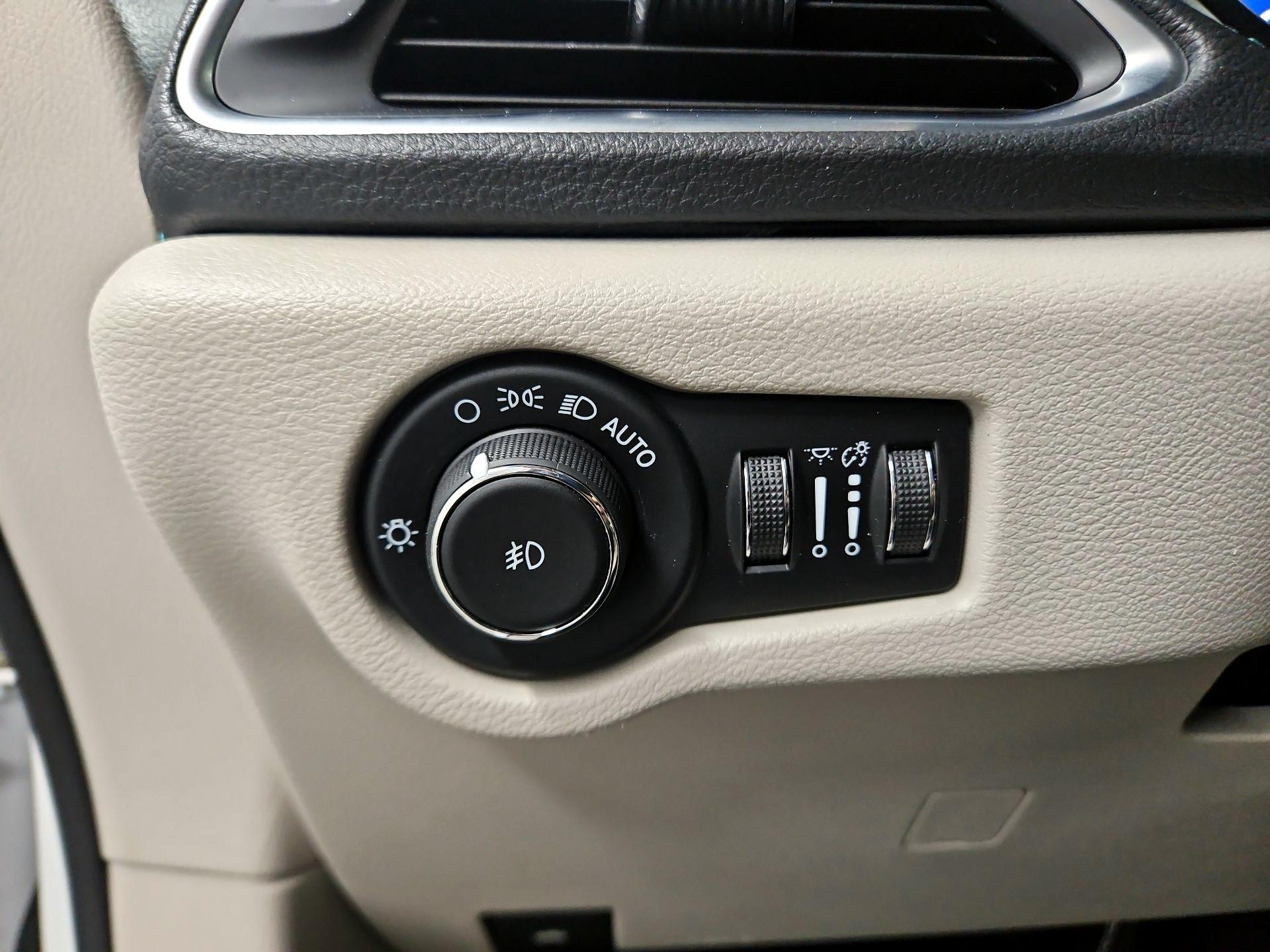 Thumbnail: 2020 Chrysler Pacifica - 13