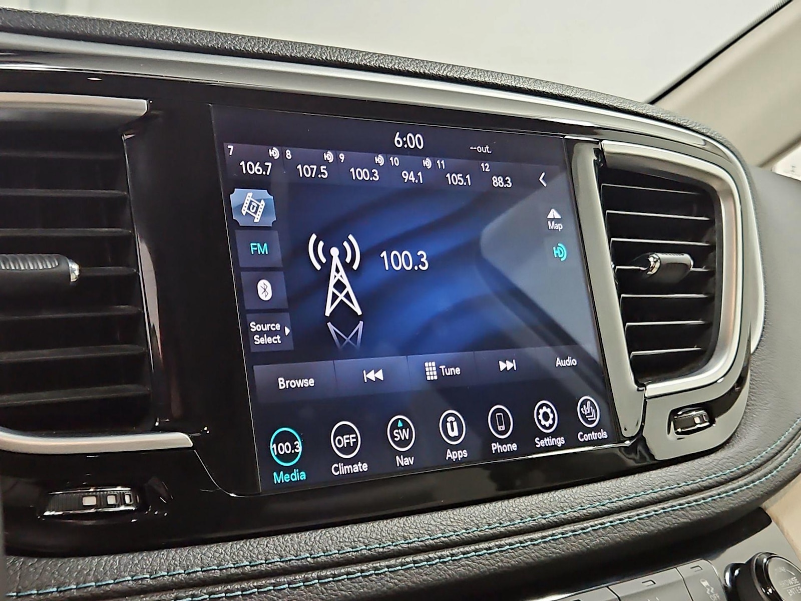 2020 Chrysler Pacifica Hybrid Limited - Photo 17