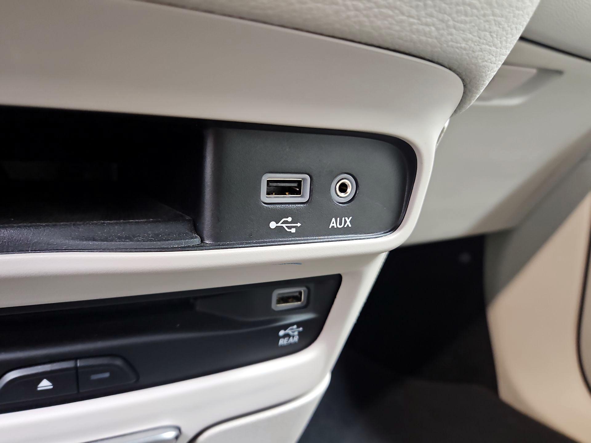 Thumbnail: 2020 Chrysler Pacifica - 19