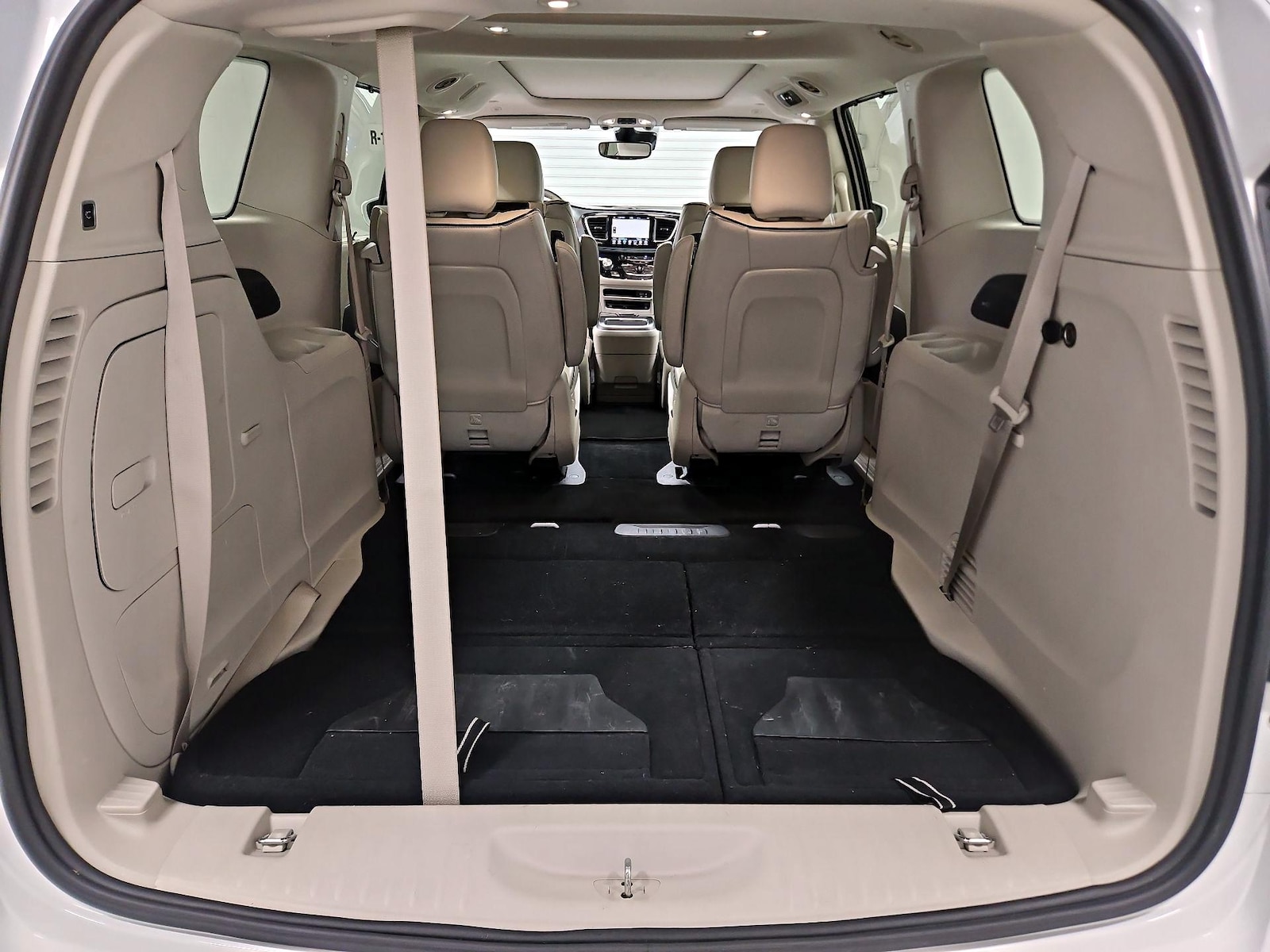 2020 Chrysler Pacifica Hybrid Limited - Photo 25