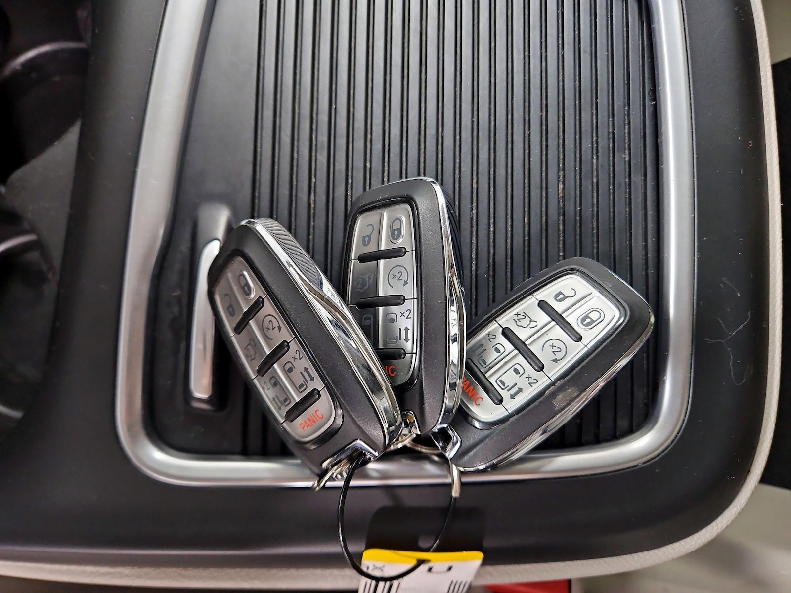 2020 Chrysler Pacifica Hybrid Limited - Photo 27