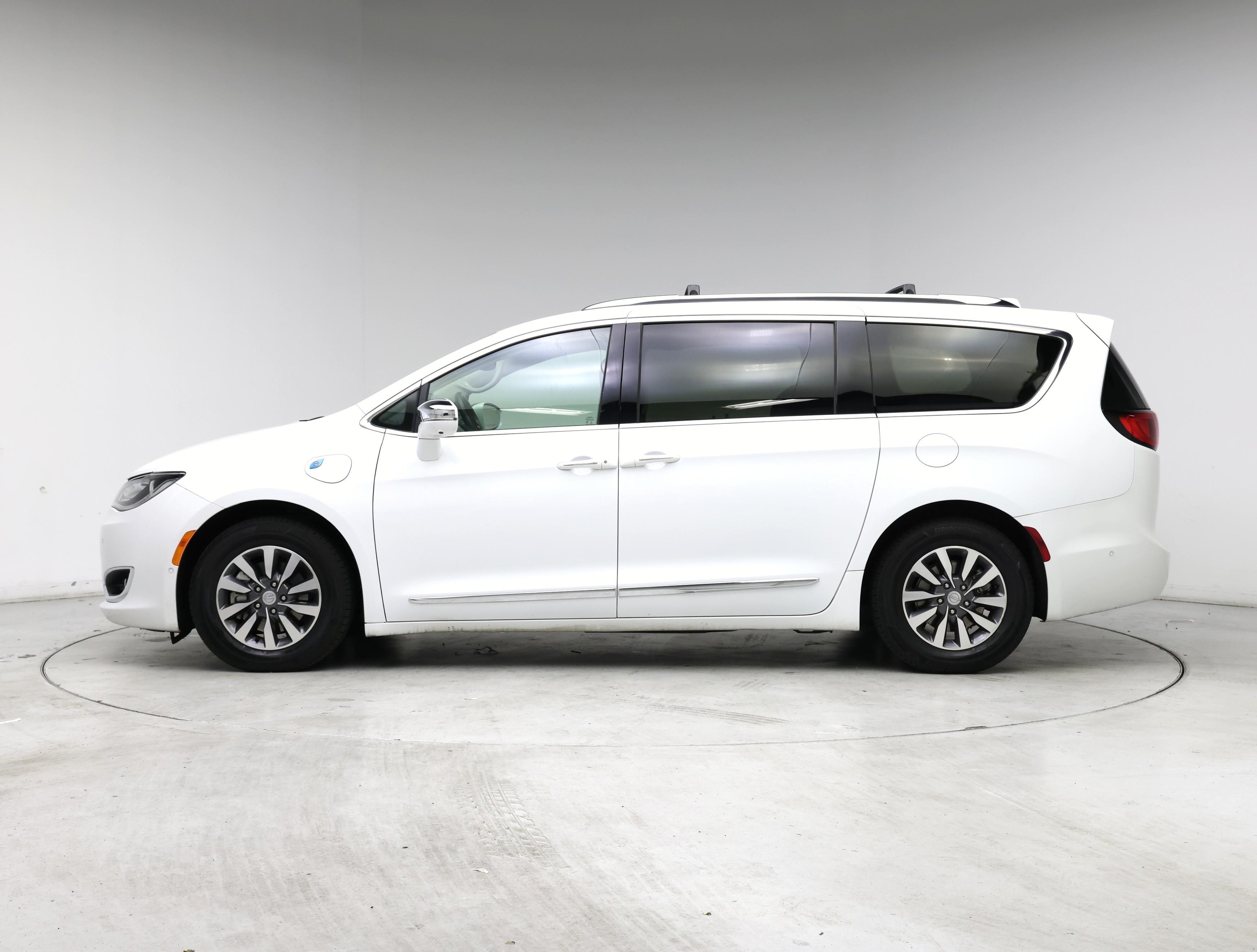 Thumbnail: 2020 Chrysler Pacifica - 3