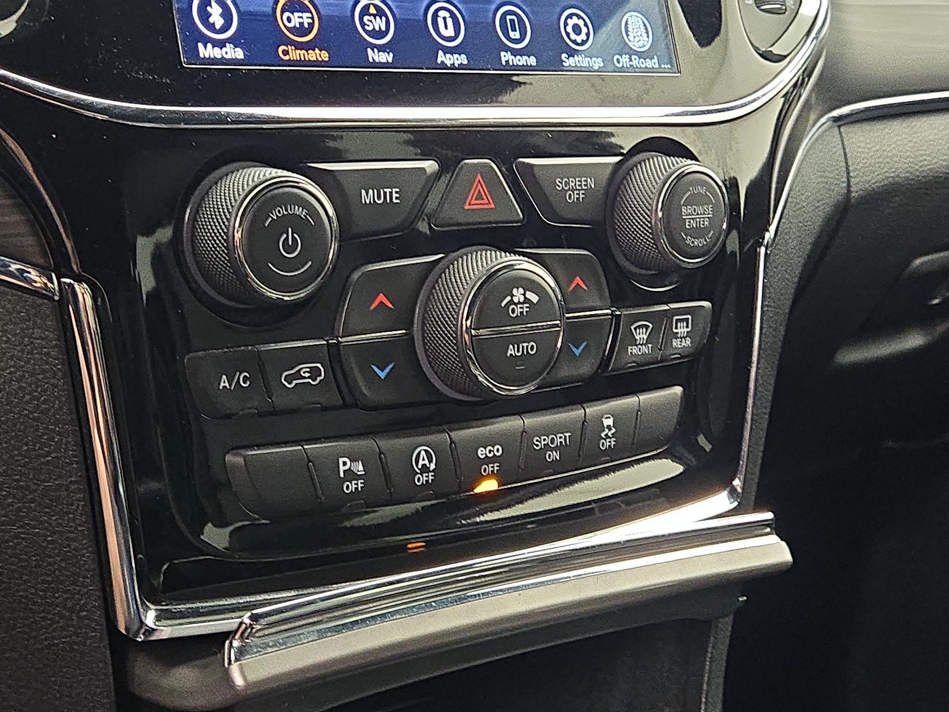 Thumbnail: 2020 Jeep Grand Cherokee - 17