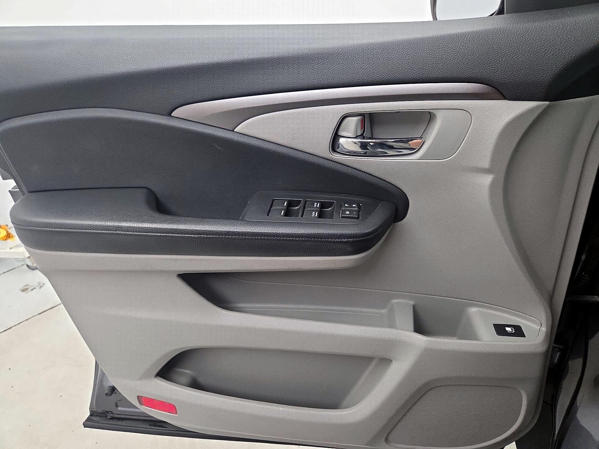 Thumbnail: 2018 Honda Pilot - 12