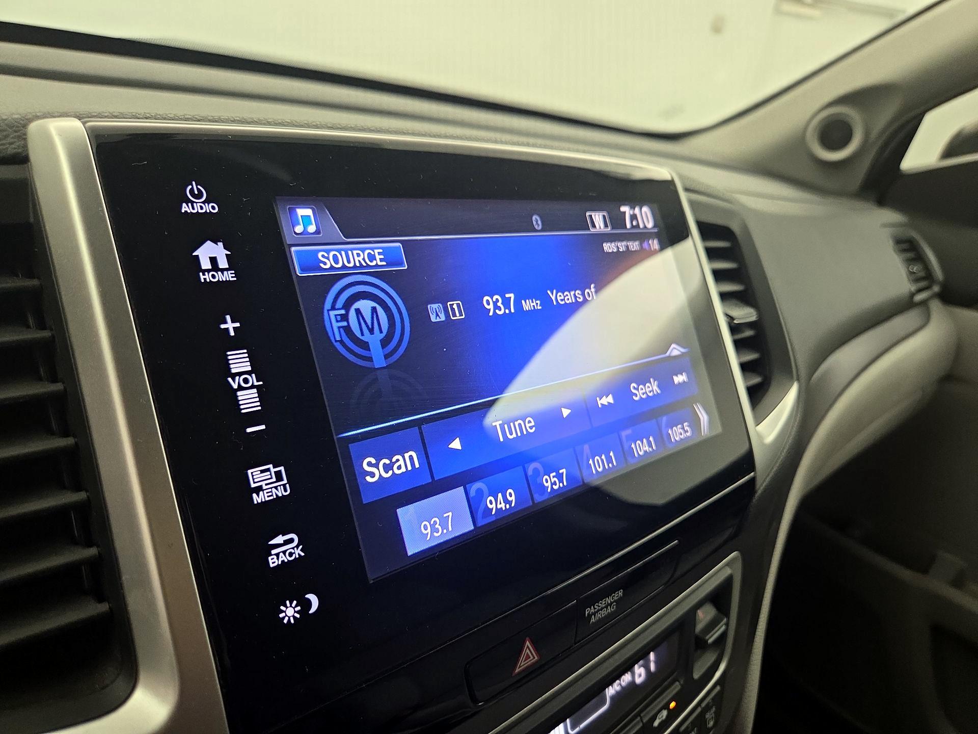 Thumbnail: 2018 Honda Pilot - 15