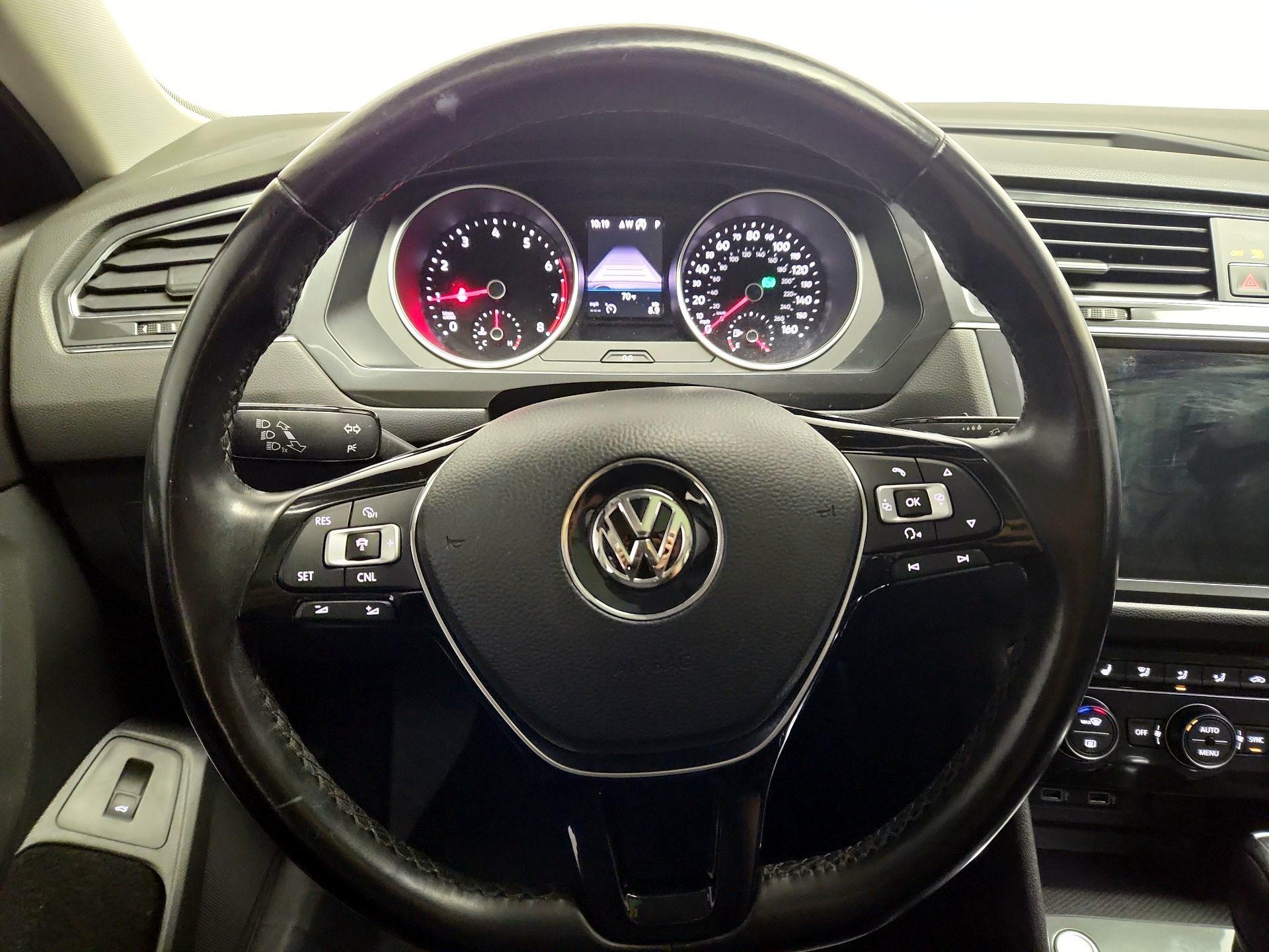 Thumbnail: 2018 Volkswagen Tiguan - 10