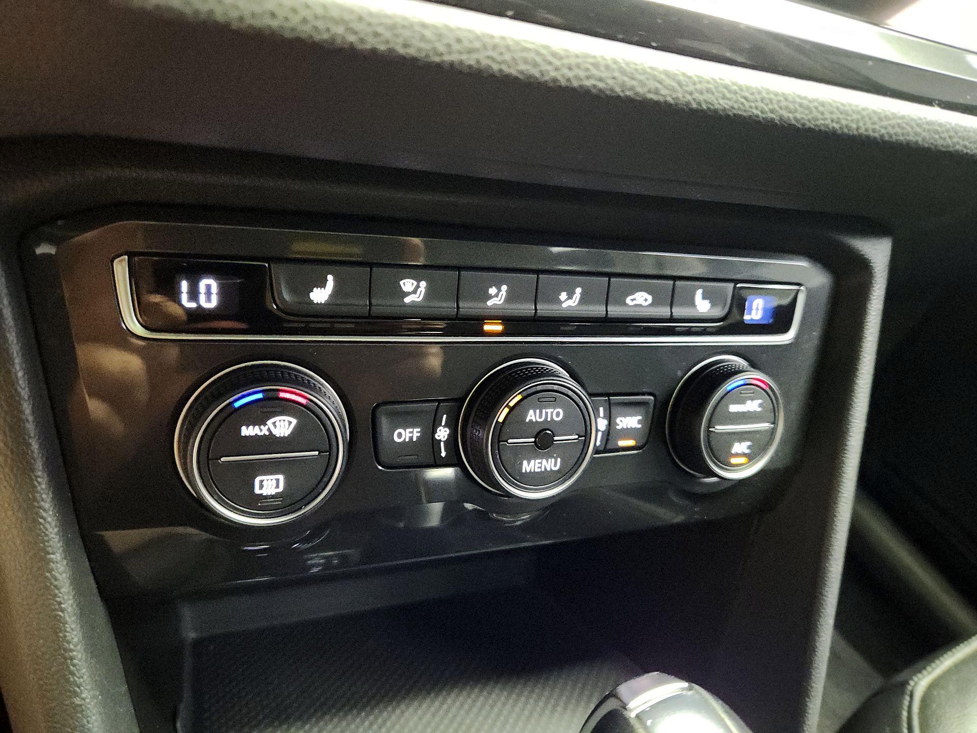 Thumbnail: 2018 Volkswagen Tiguan - 17