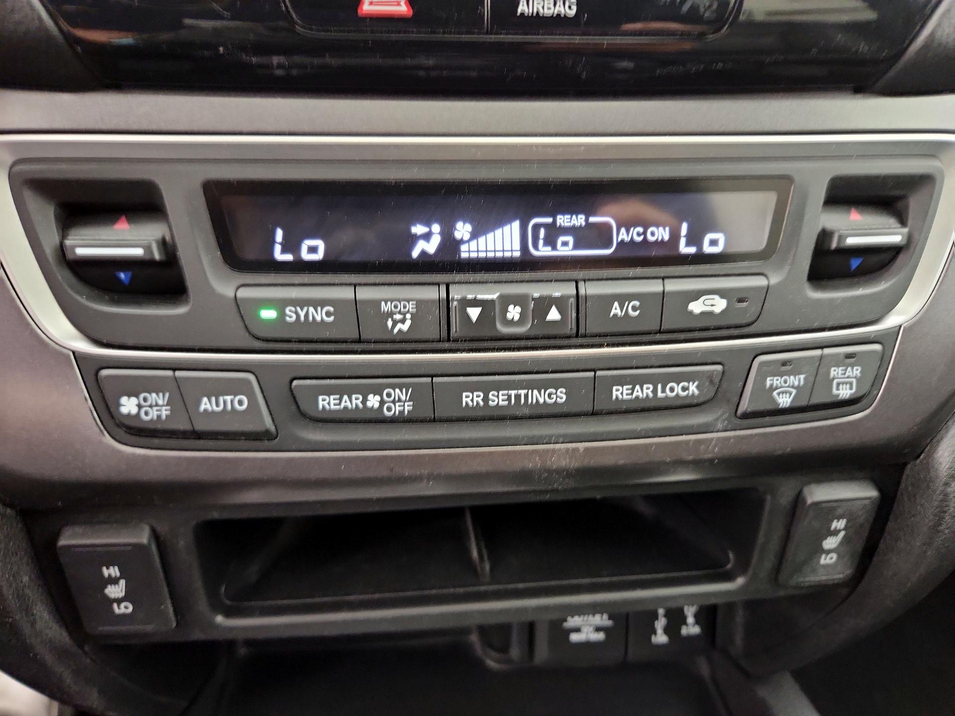 Thumbnail: 2018 Honda Pilot - 16