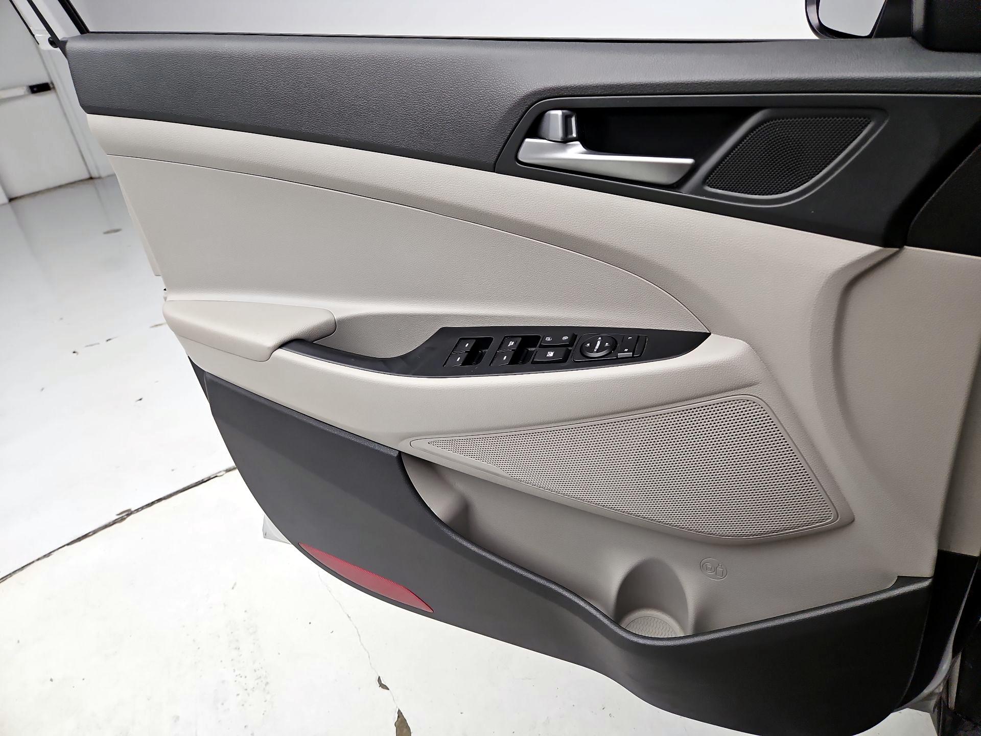 Thumbnail: 2016 Hyundai Tucson - 12