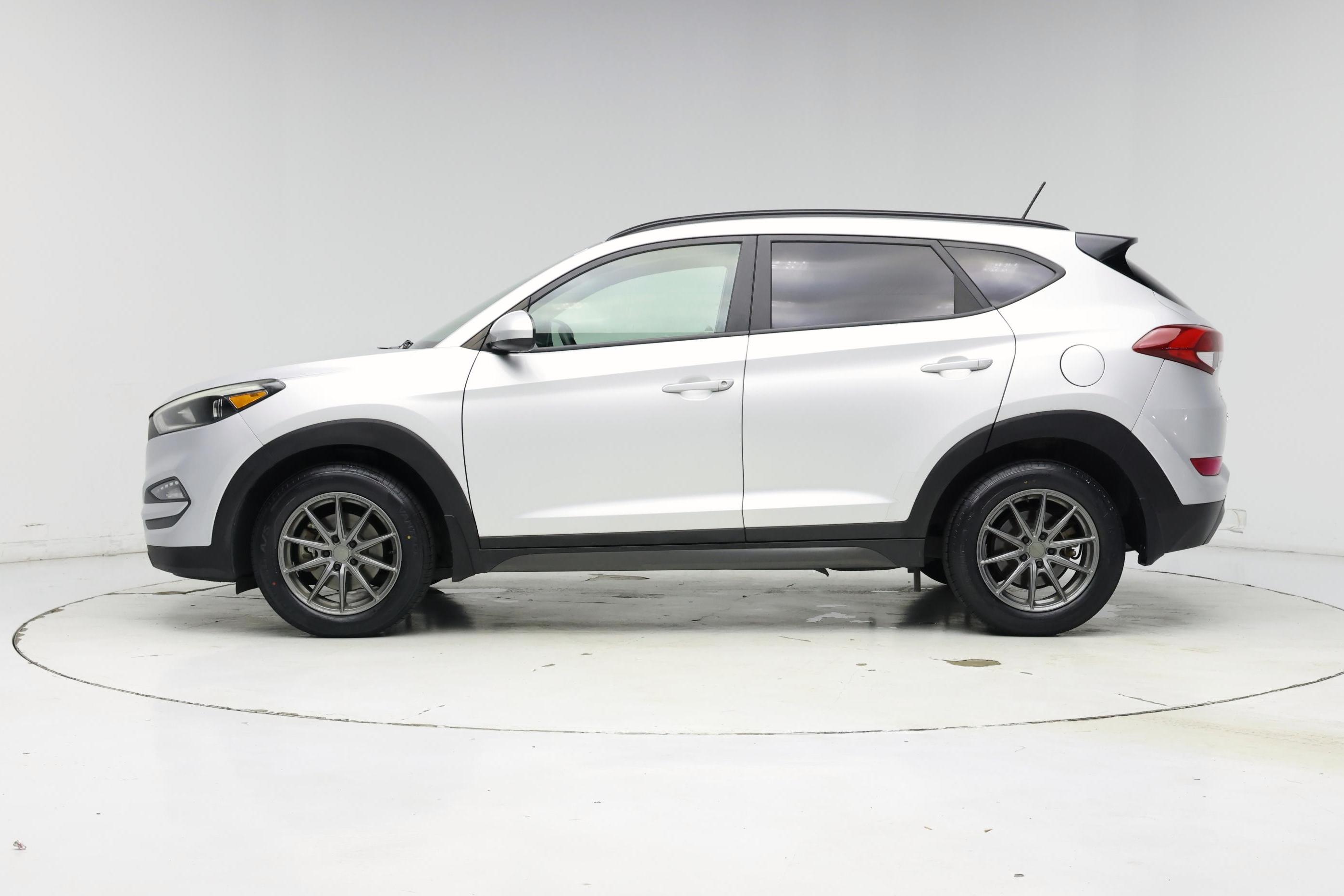 Thumbnail: 2016 Hyundai Tucson - 3