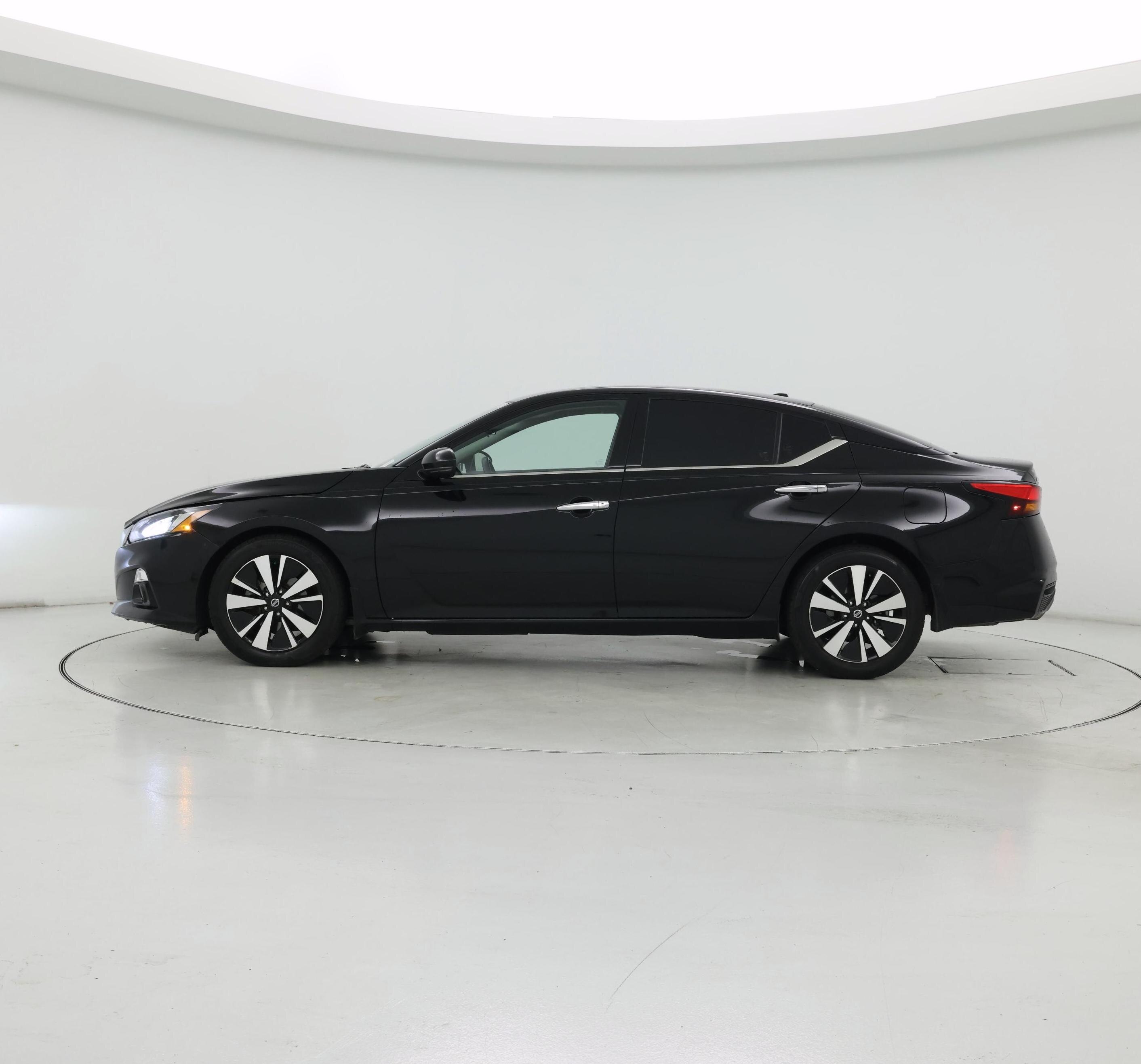 Thumbnail: 2022 Nissan Altima - 3