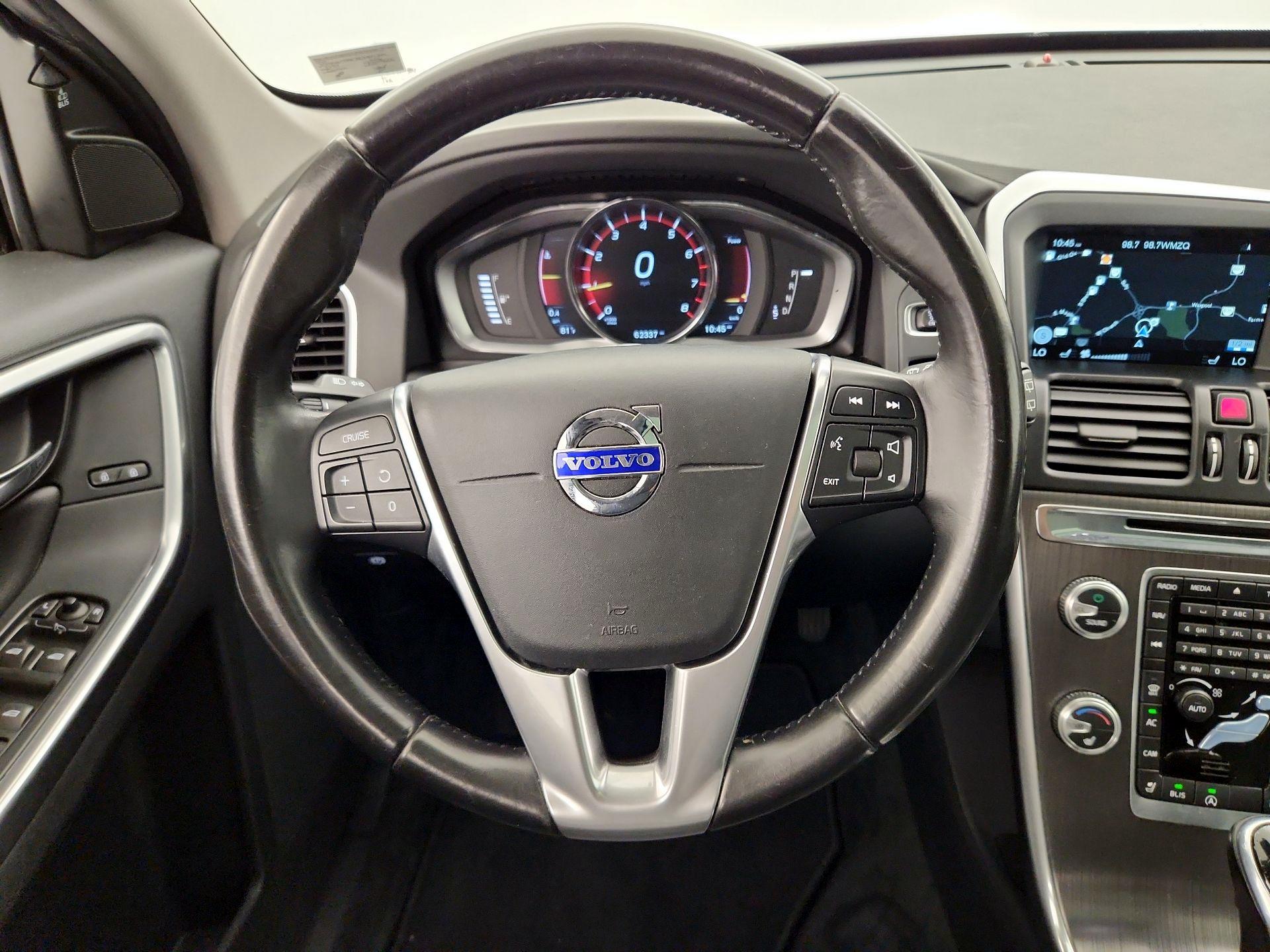 Thumbnail: 2016 Volvo XC60 - 10