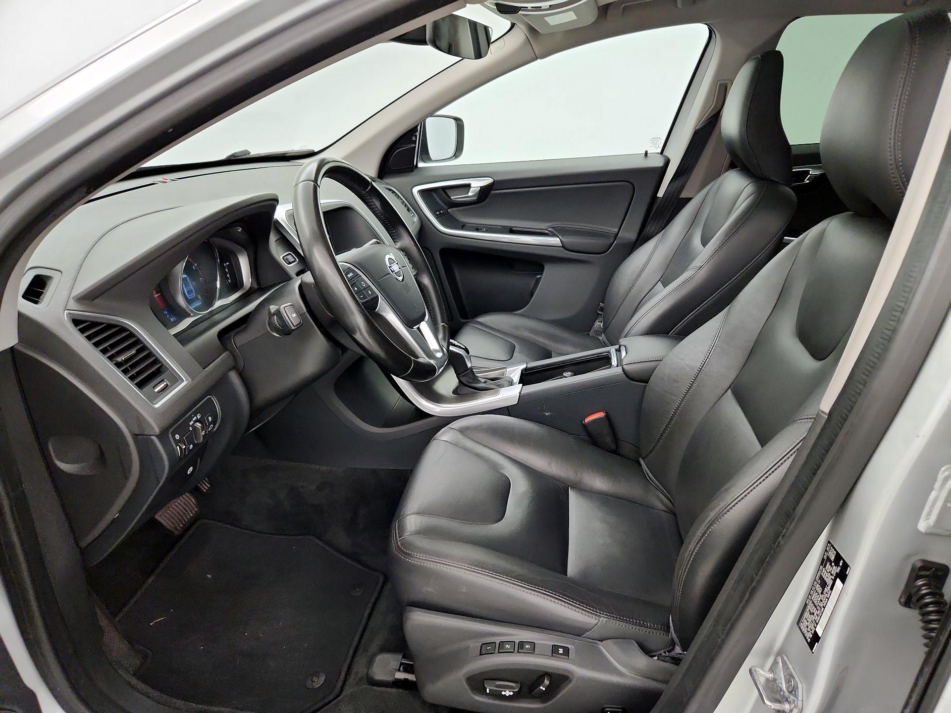 Thumbnail: 2016 Volvo XC60 - 11