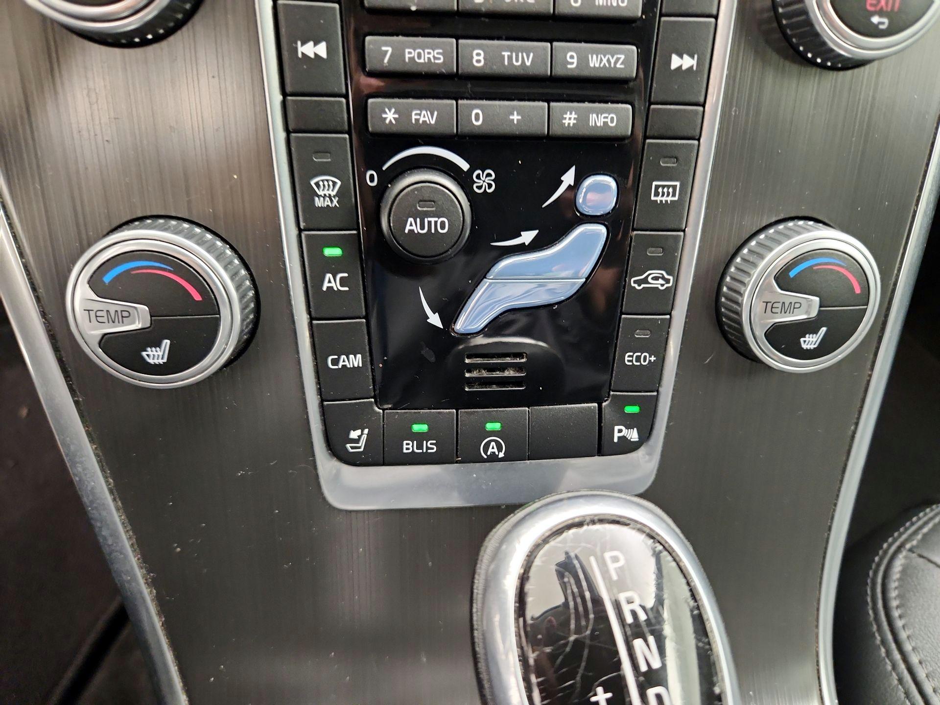 Thumbnail: 2016 Volvo XC60 - 17