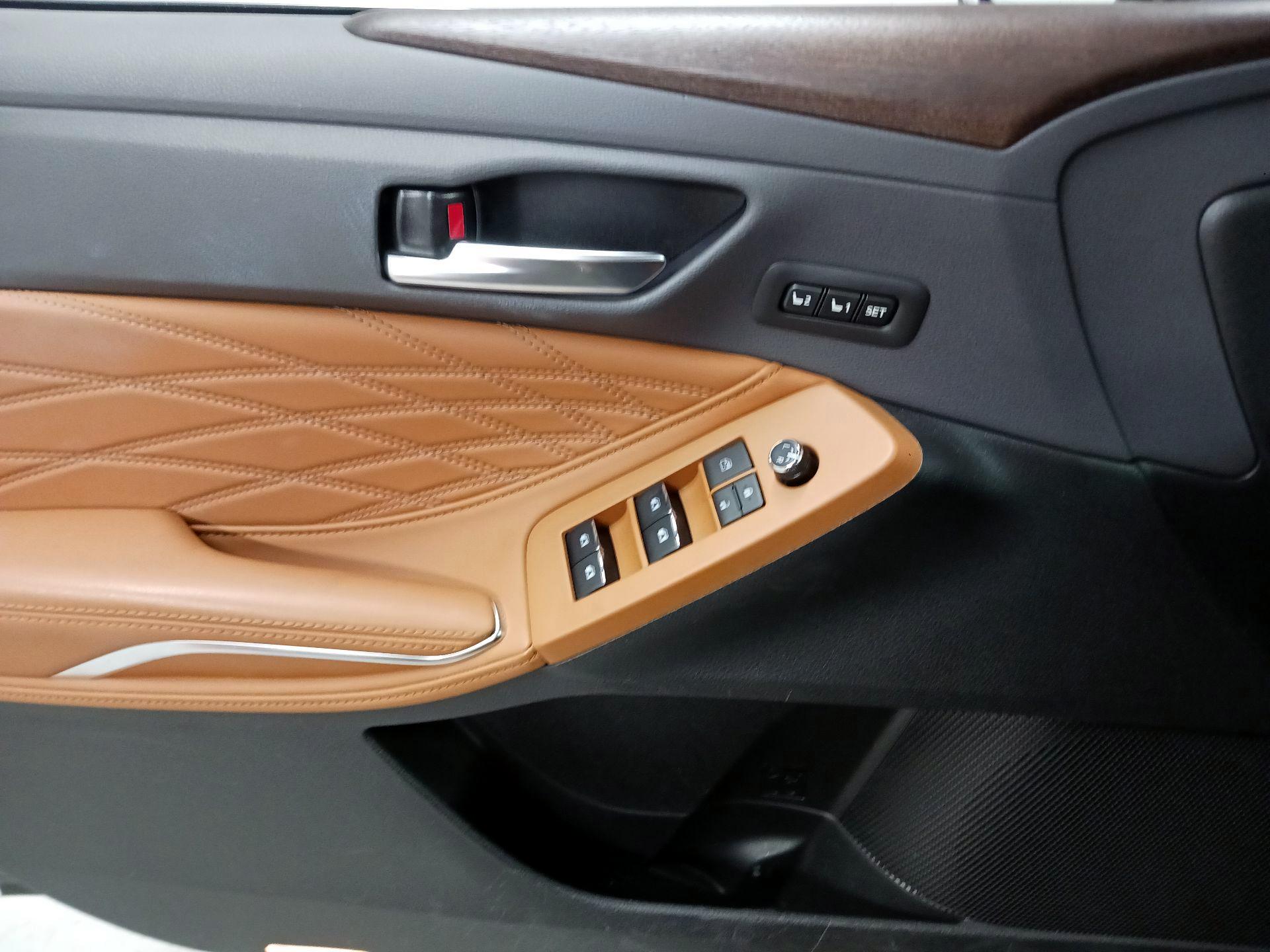 Thumbnail: 2022 Toyota Avalon - 12