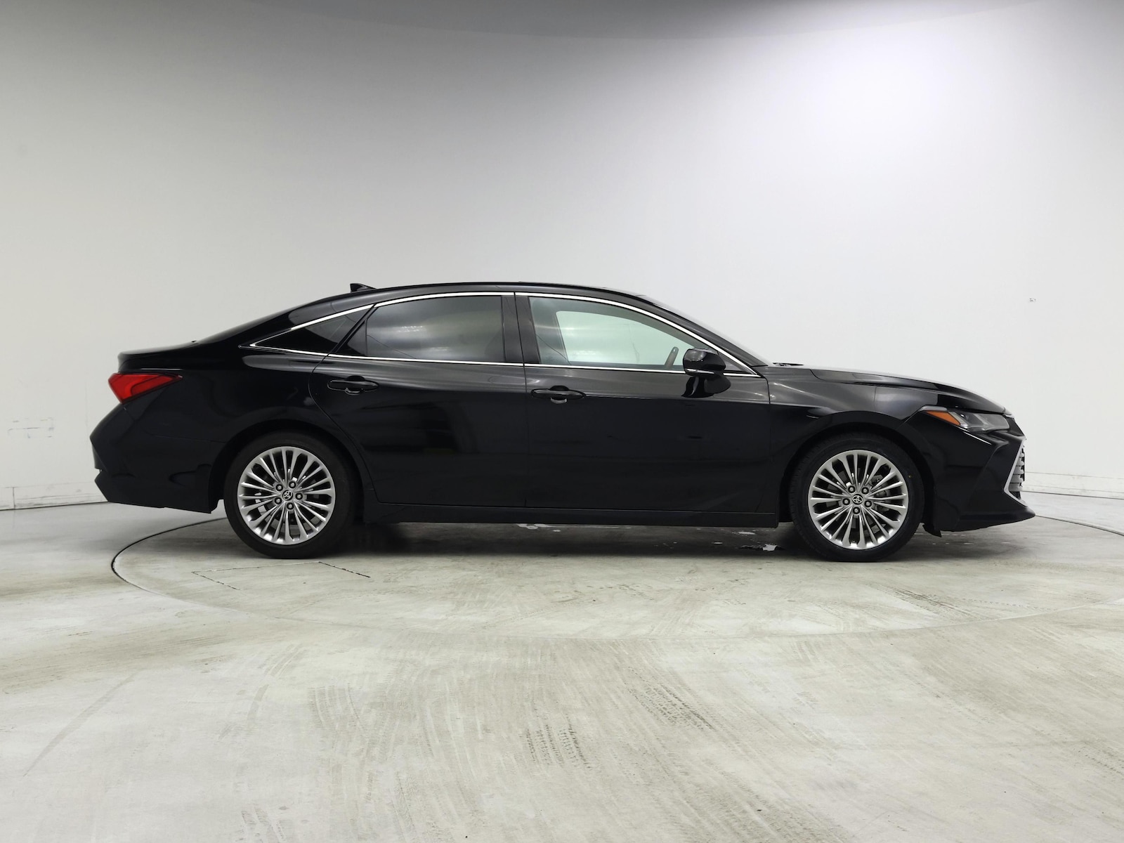 2022 Toyota Avalon Limited - Photo 8