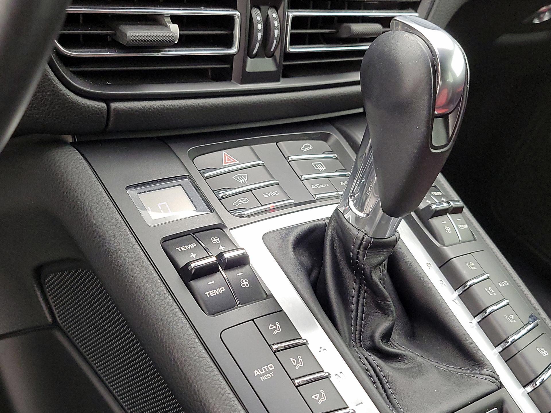 Thumbnail: 2021 Porsche Macan - 17