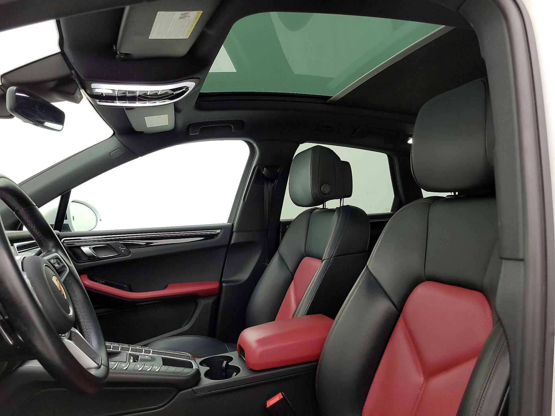 Thumbnail: 2021 Porsche Macan - 20
