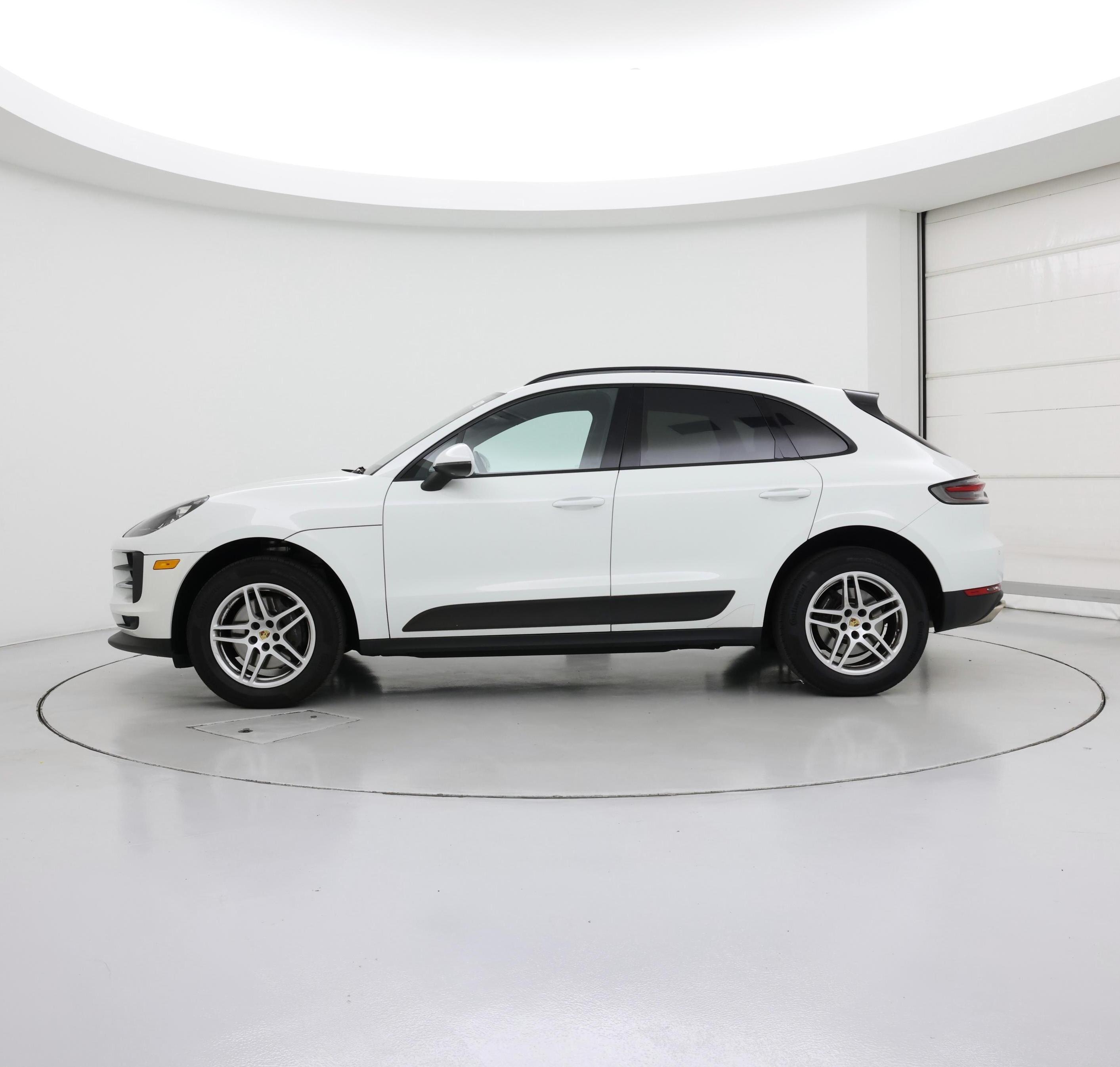 Thumbnail: 2021 Porsche Macan - 3