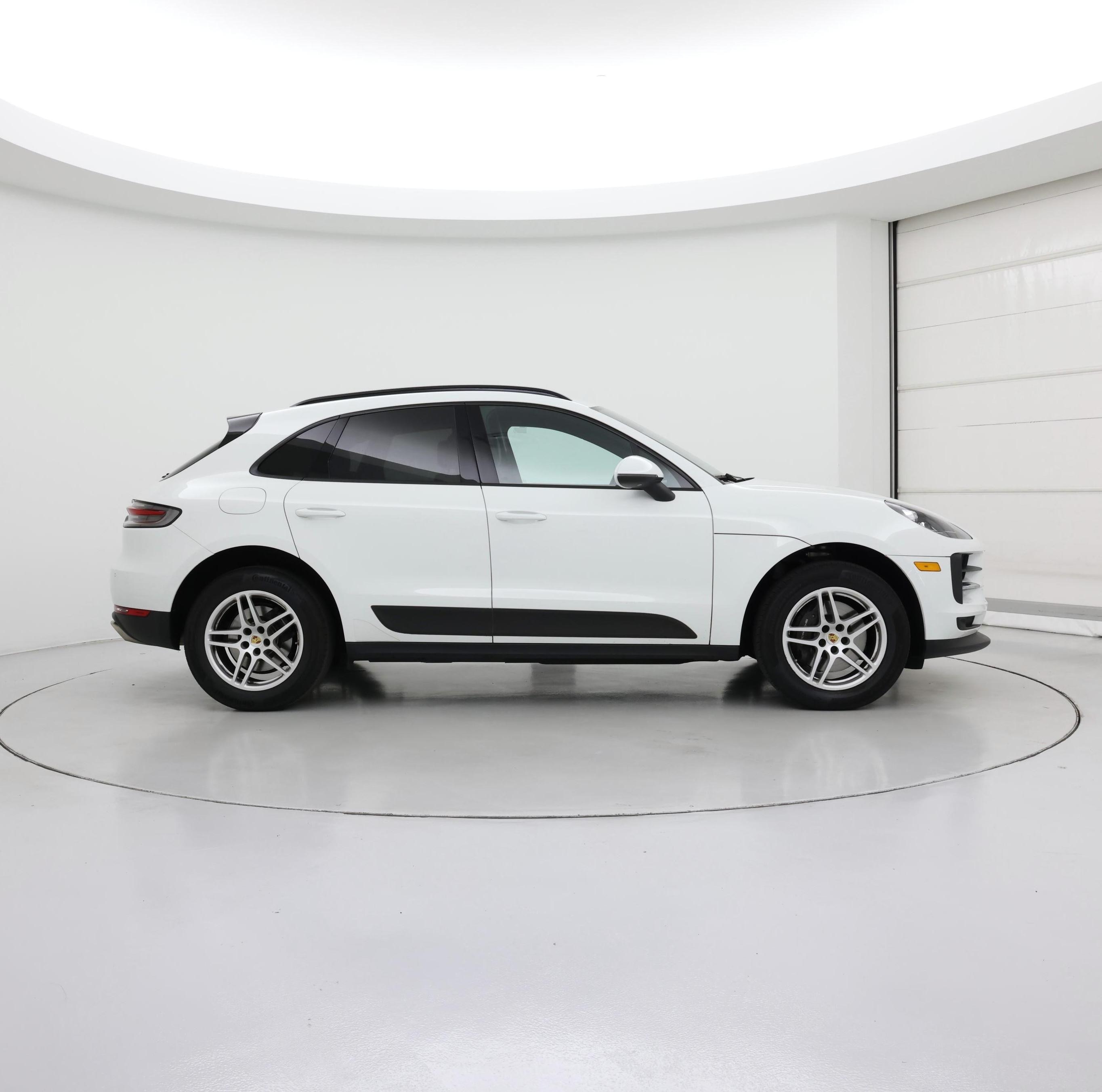 Thumbnail: 2021 Porsche Macan - 7