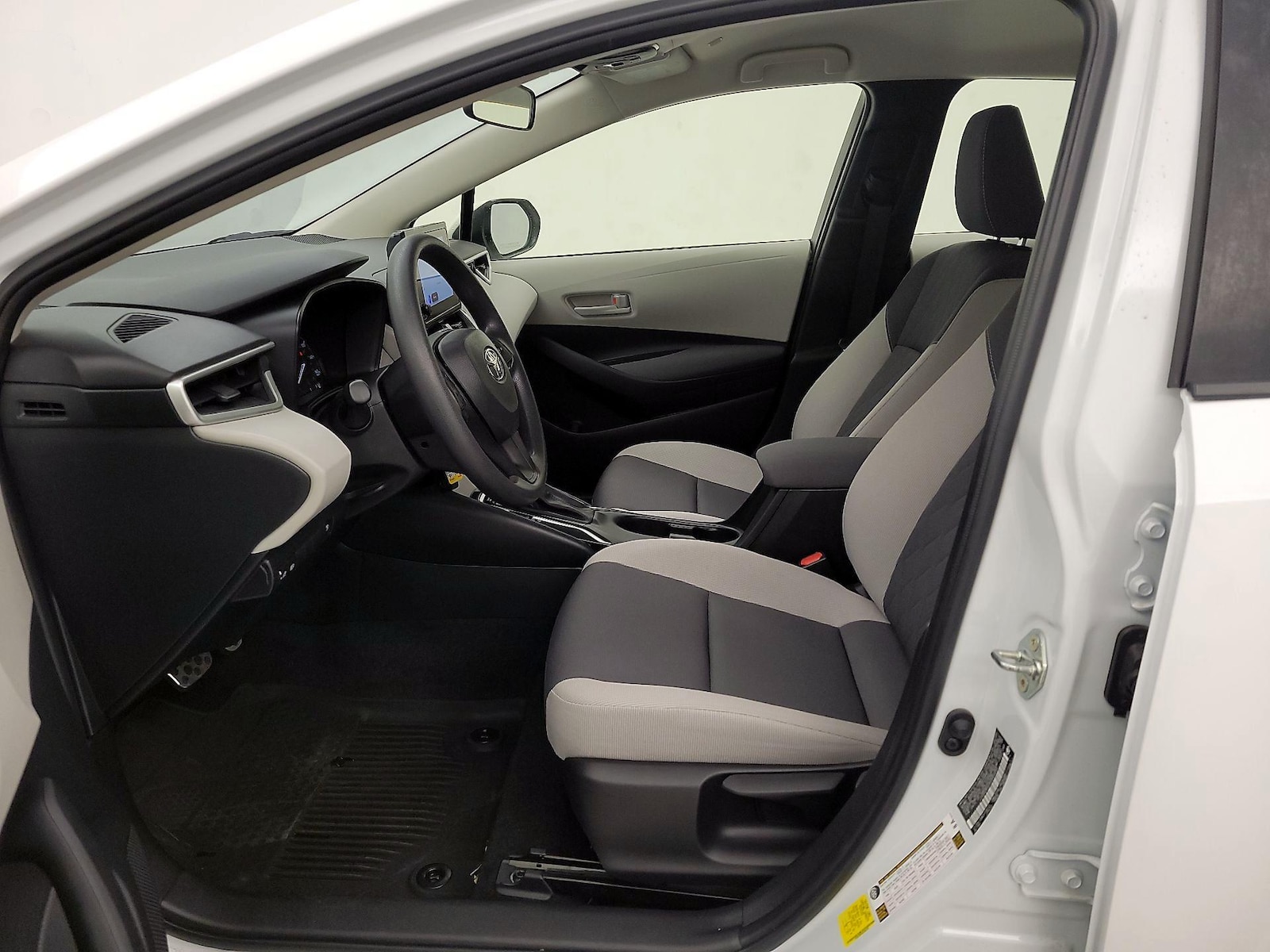 2024 Toyota Corolla LE - Photo 12