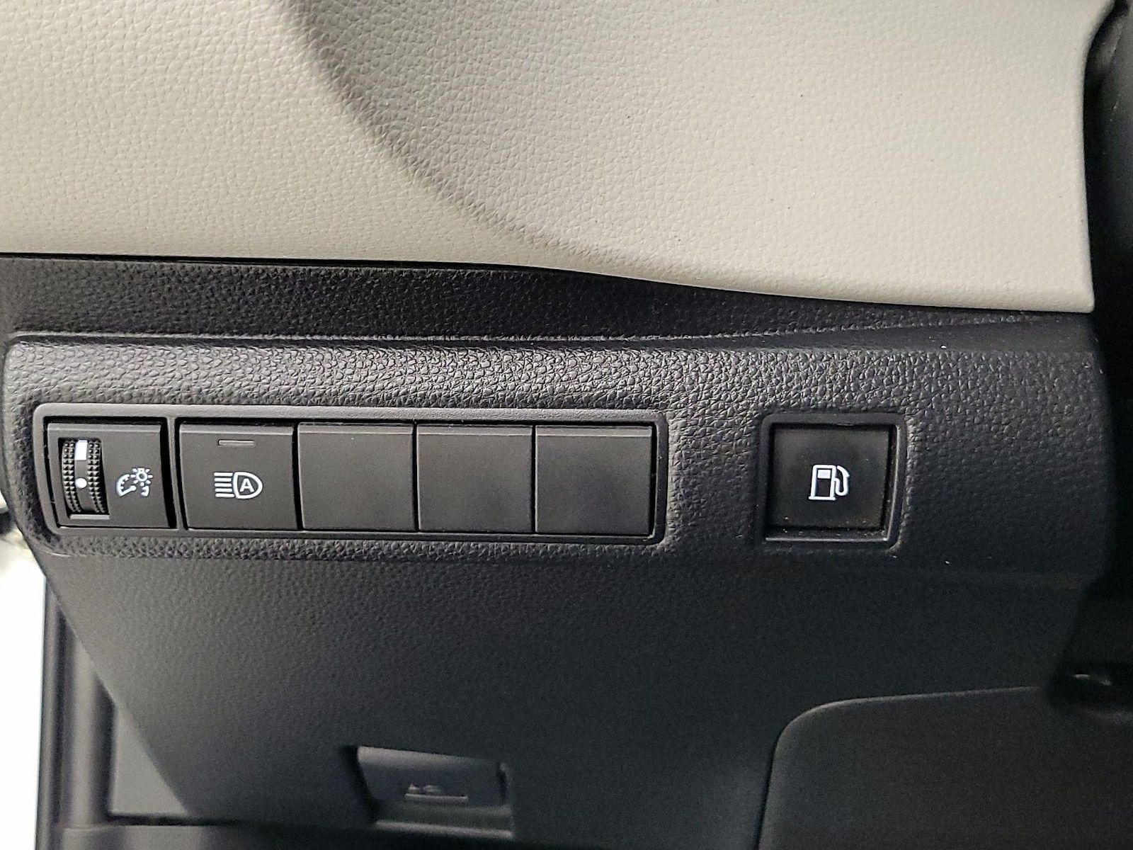 2024 Toyota Corolla LE - Photo 14