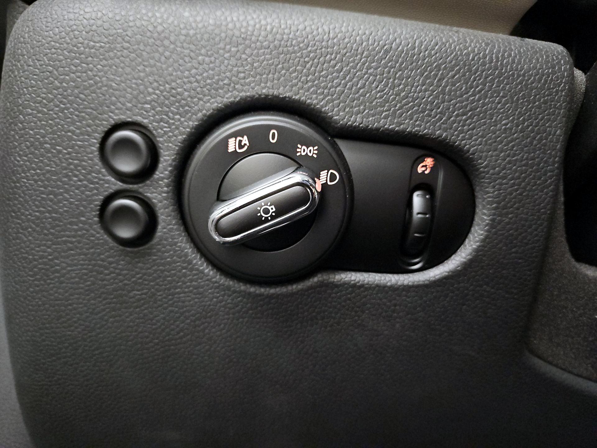 Thumbnail: 2015 MINI Cooper Hardtop - 13