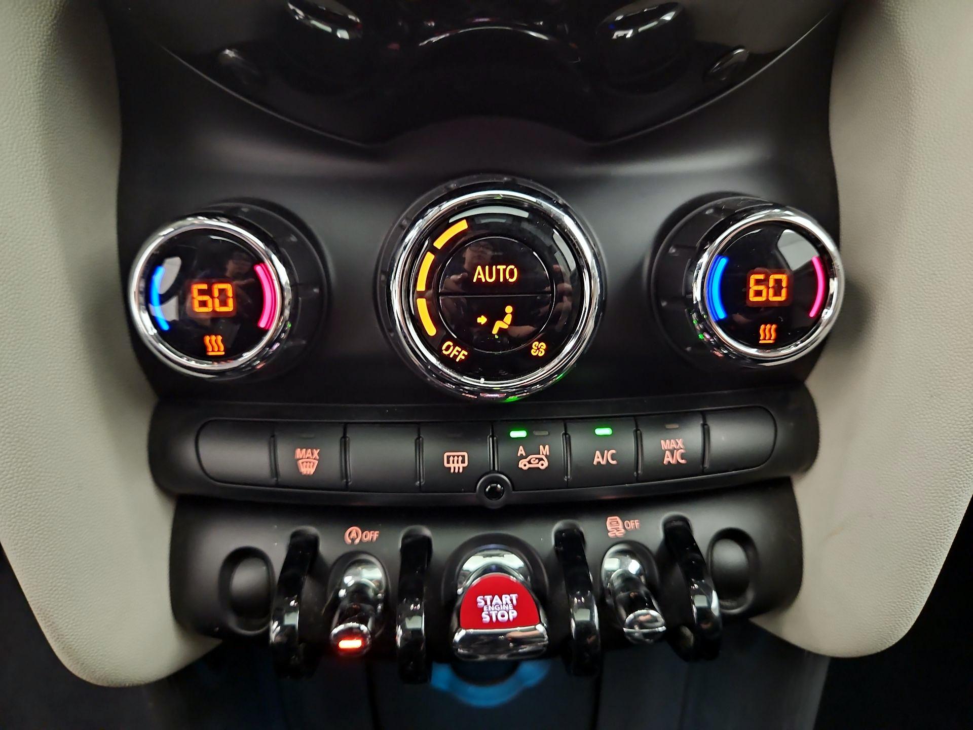 Thumbnail: 2015 MINI Cooper Hardtop - 16
