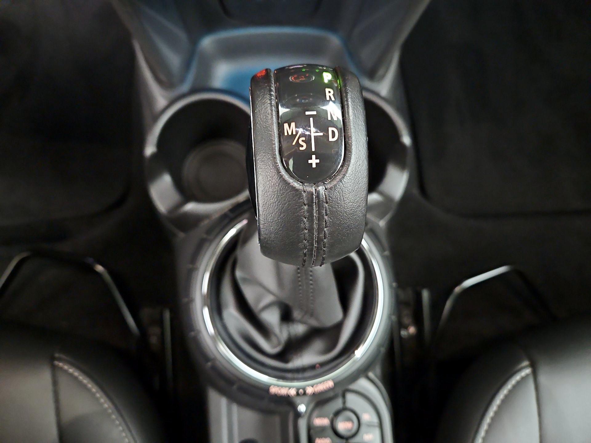 Thumbnail: 2015 MINI Cooper Hardtop - 17