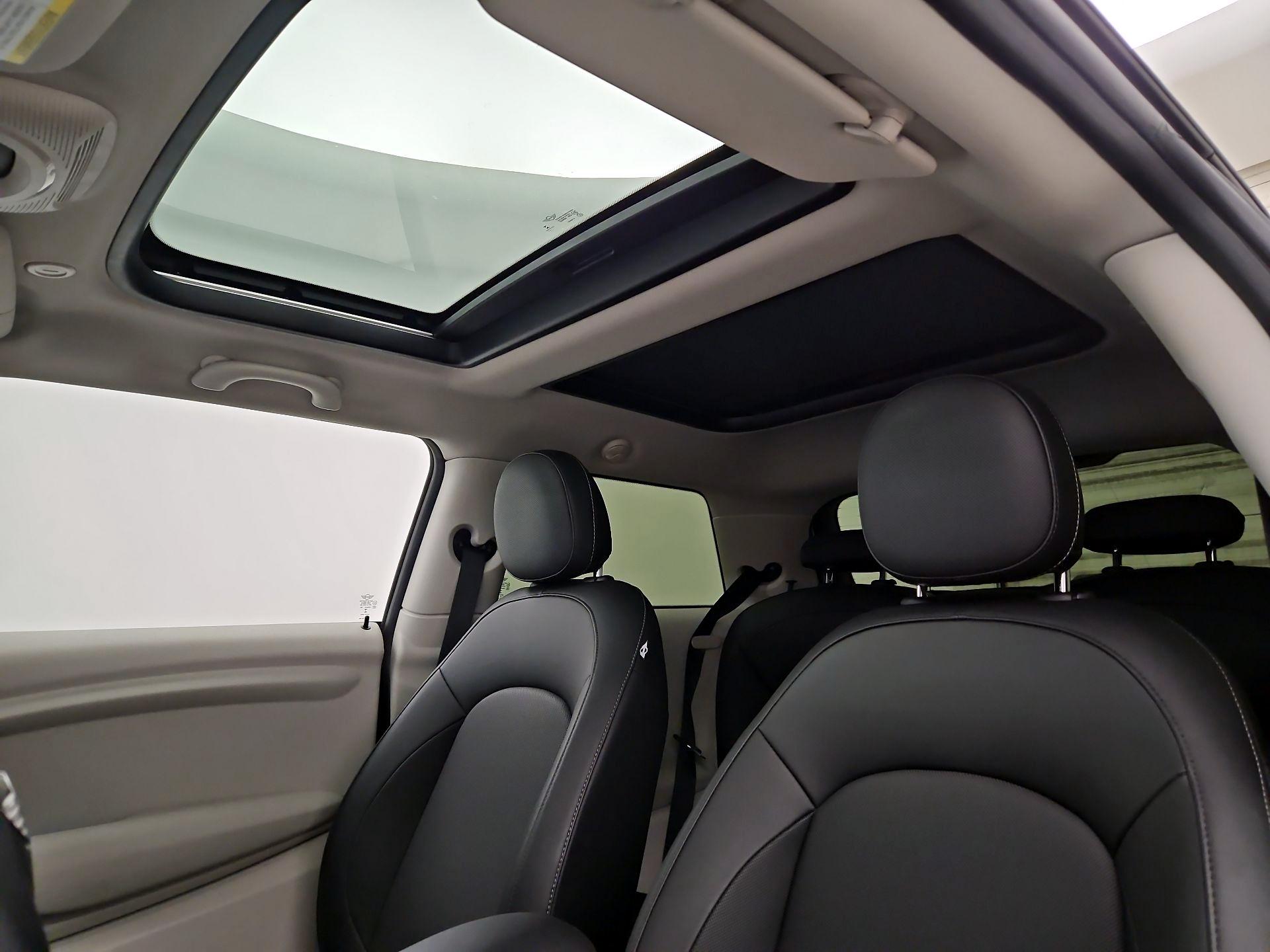 Thumbnail: 2015 MINI Cooper Hardtop - 19
