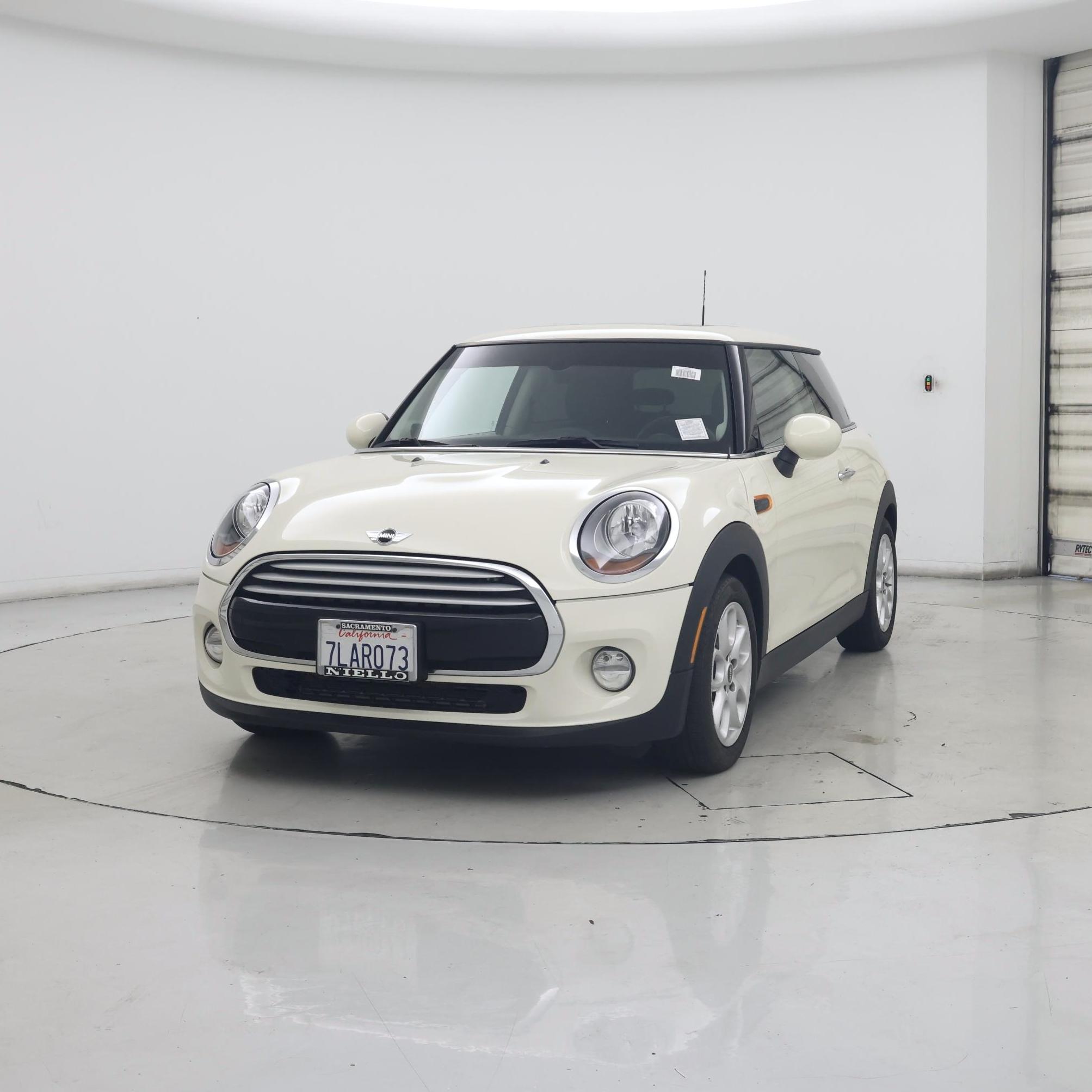 Thumbnail: 2015 MINI Cooper Hardtop - 4