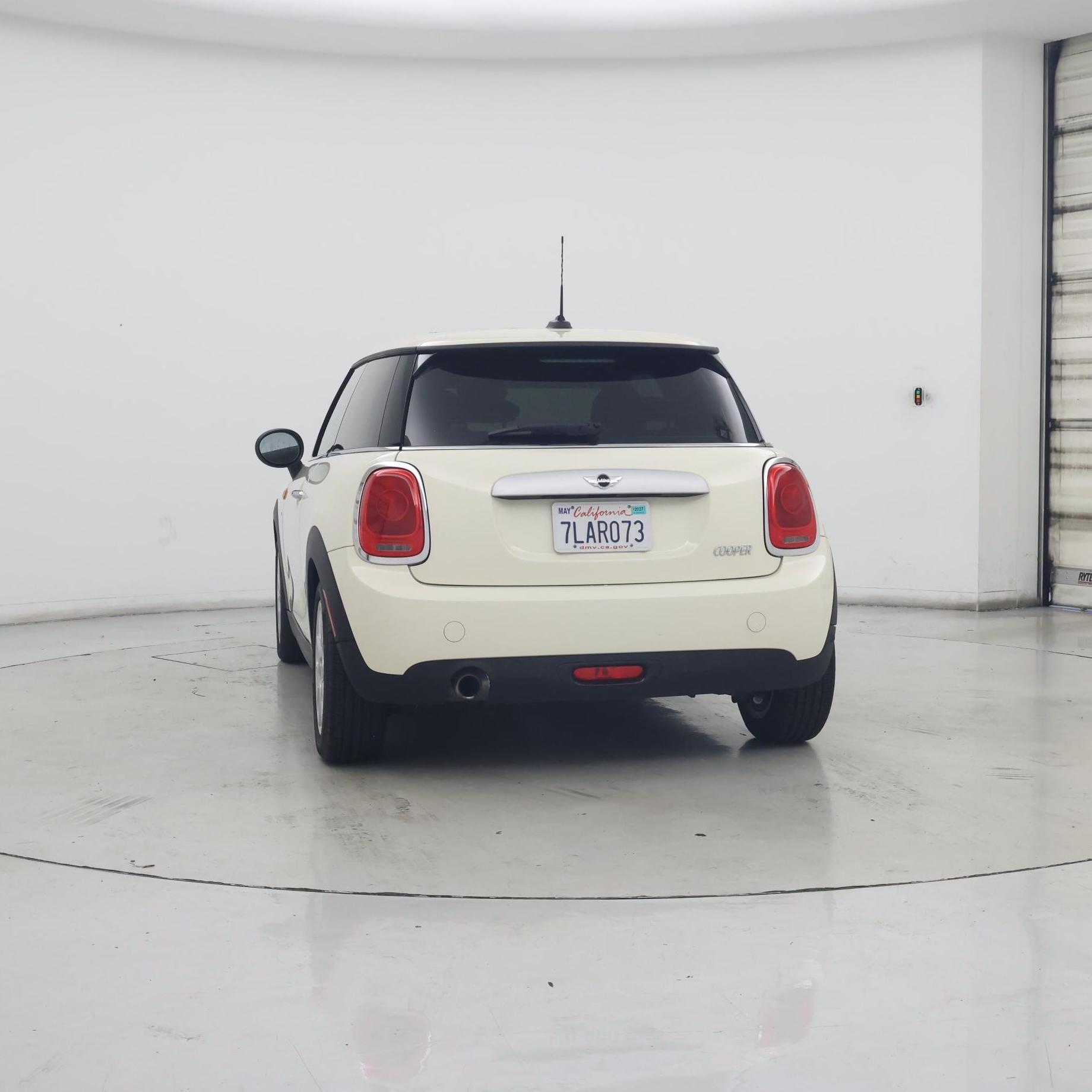 Thumbnail: 2015 MINI Cooper Hardtop - 6