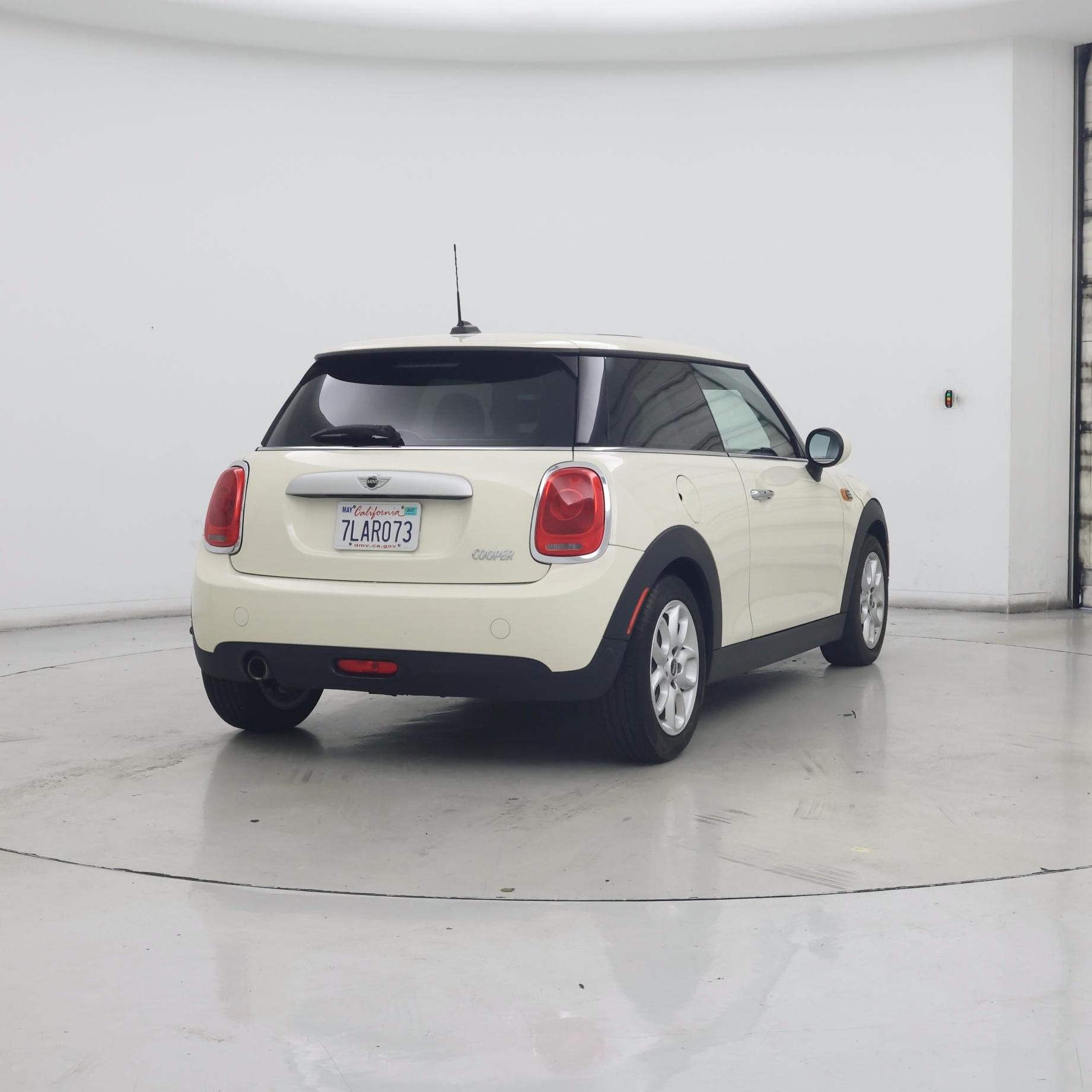 Thumbnail: 2015 MINI Cooper Hardtop - 8