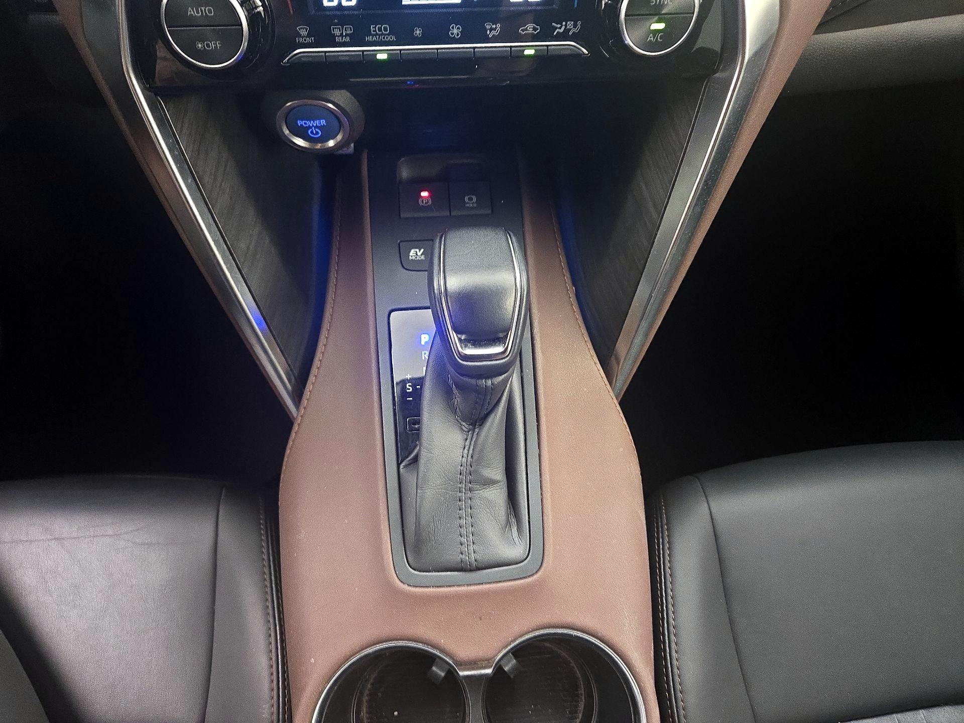 Thumbnail: 2021 Toyota Venza - 16