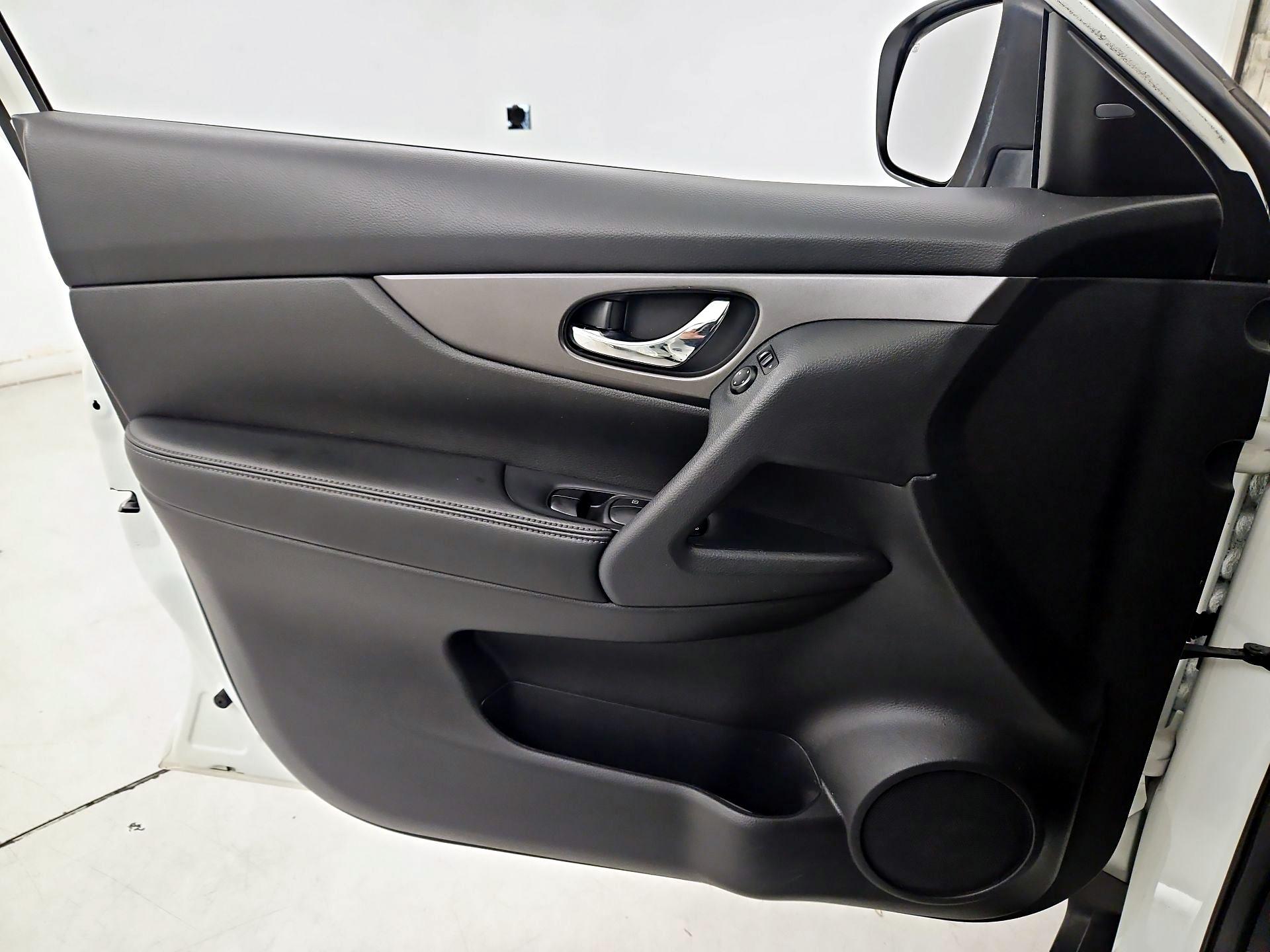 Thumbnail: 2015 Nissan Rogue - 12