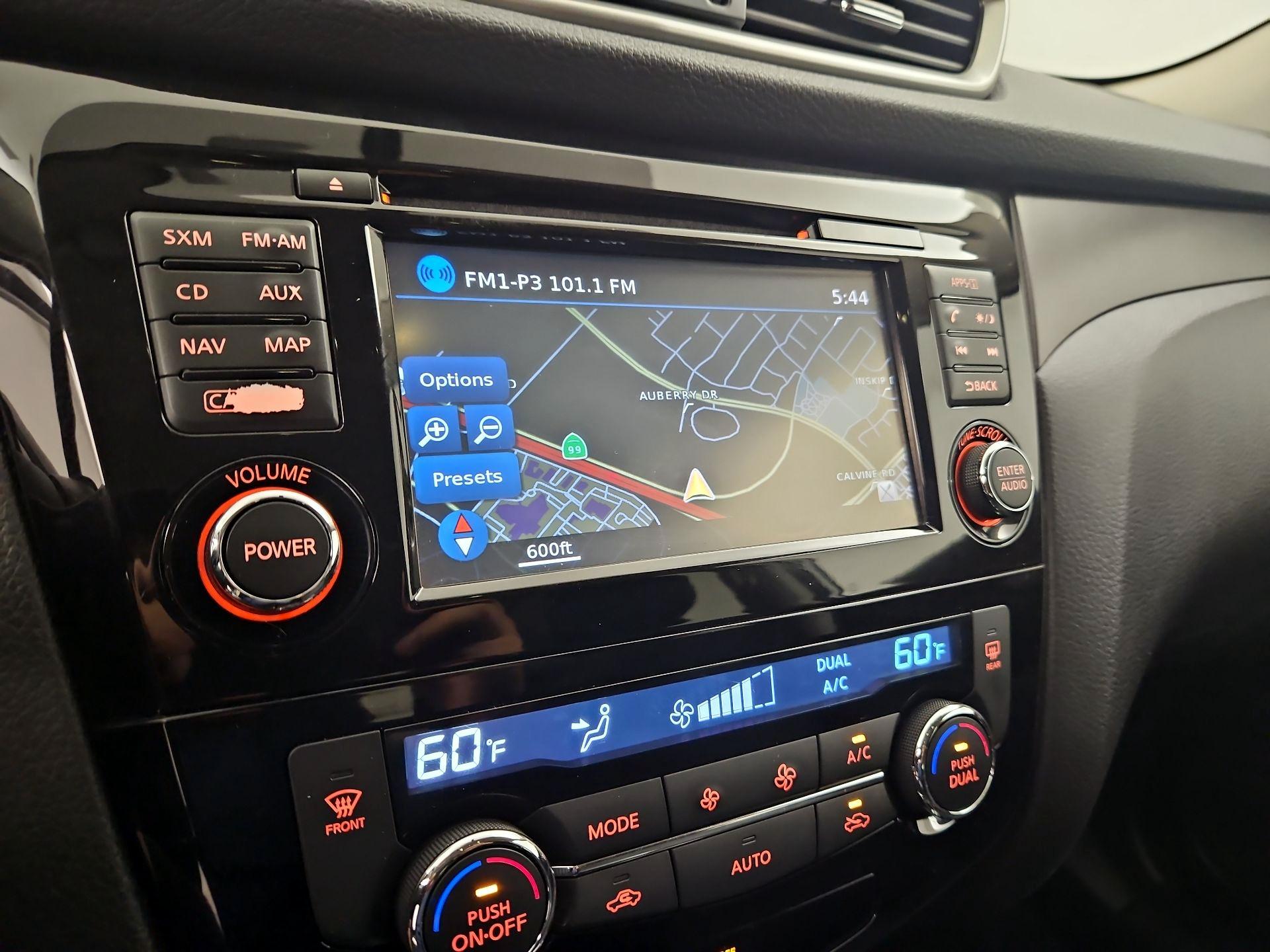 Thumbnail: 2015 Nissan Rogue - 14