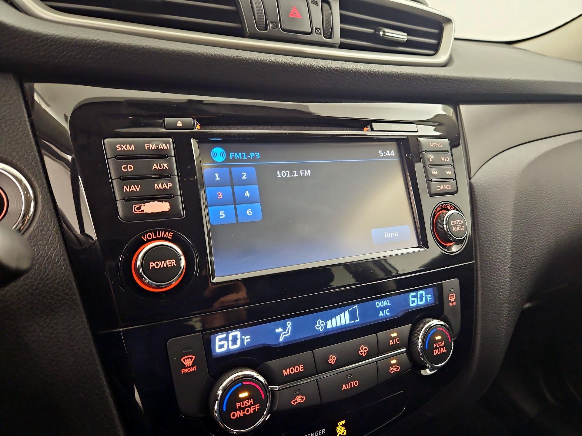 Thumbnail: 2015 Nissan Rogue - 16