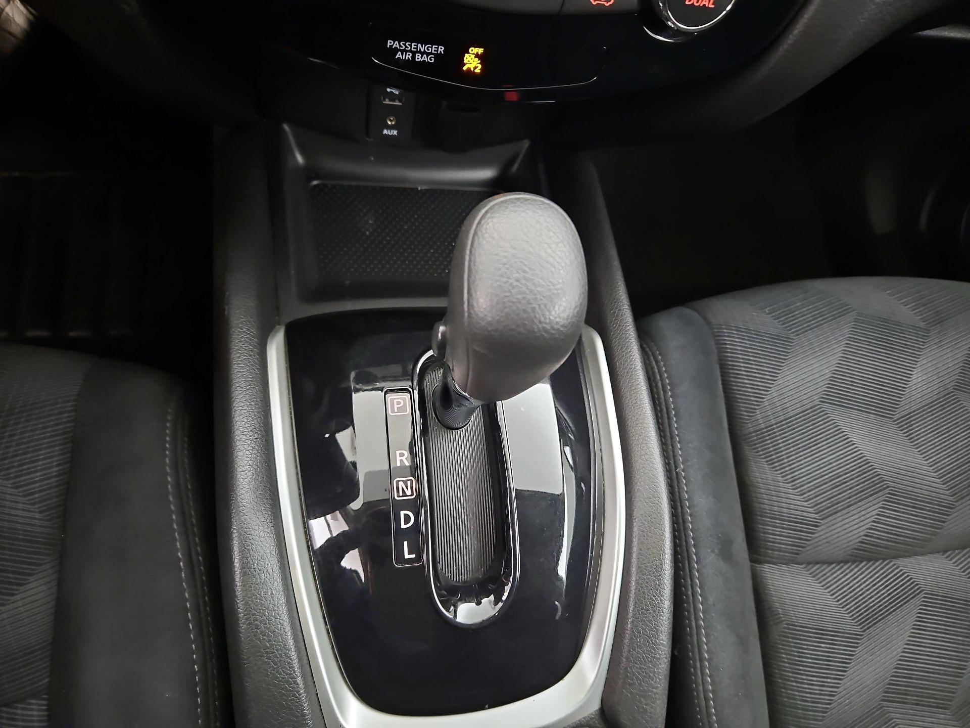 Thumbnail: 2015 Nissan Rogue - 18