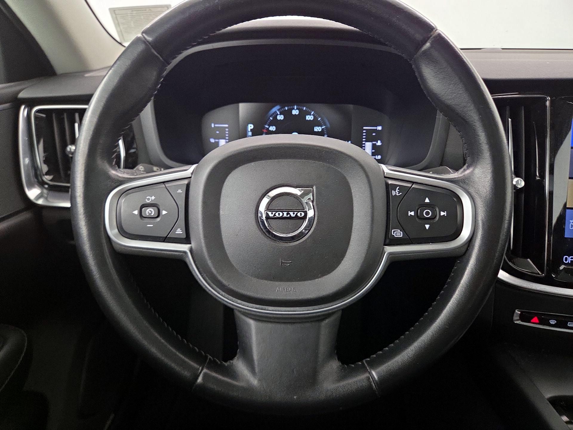 Thumbnail: 2019 Volvo S60 - 10