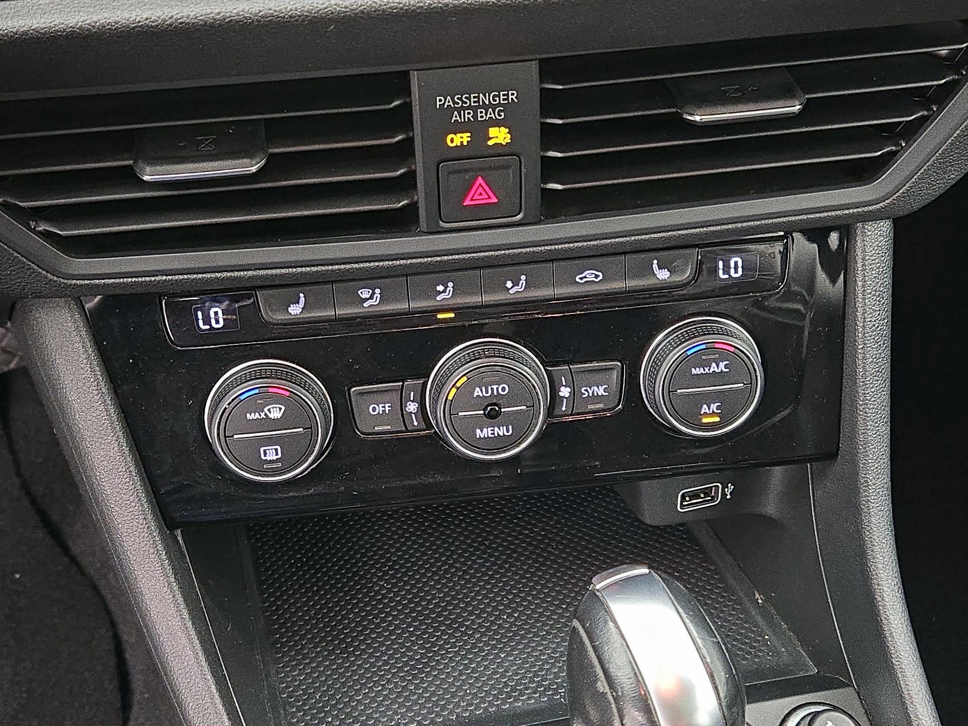 Thumbnail: 2019 Volkswagen Jetta - 16