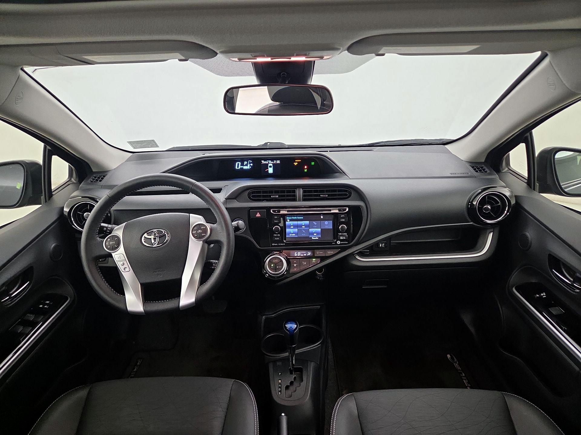 Thumbnail: 2016 Toyota Prius c - 9