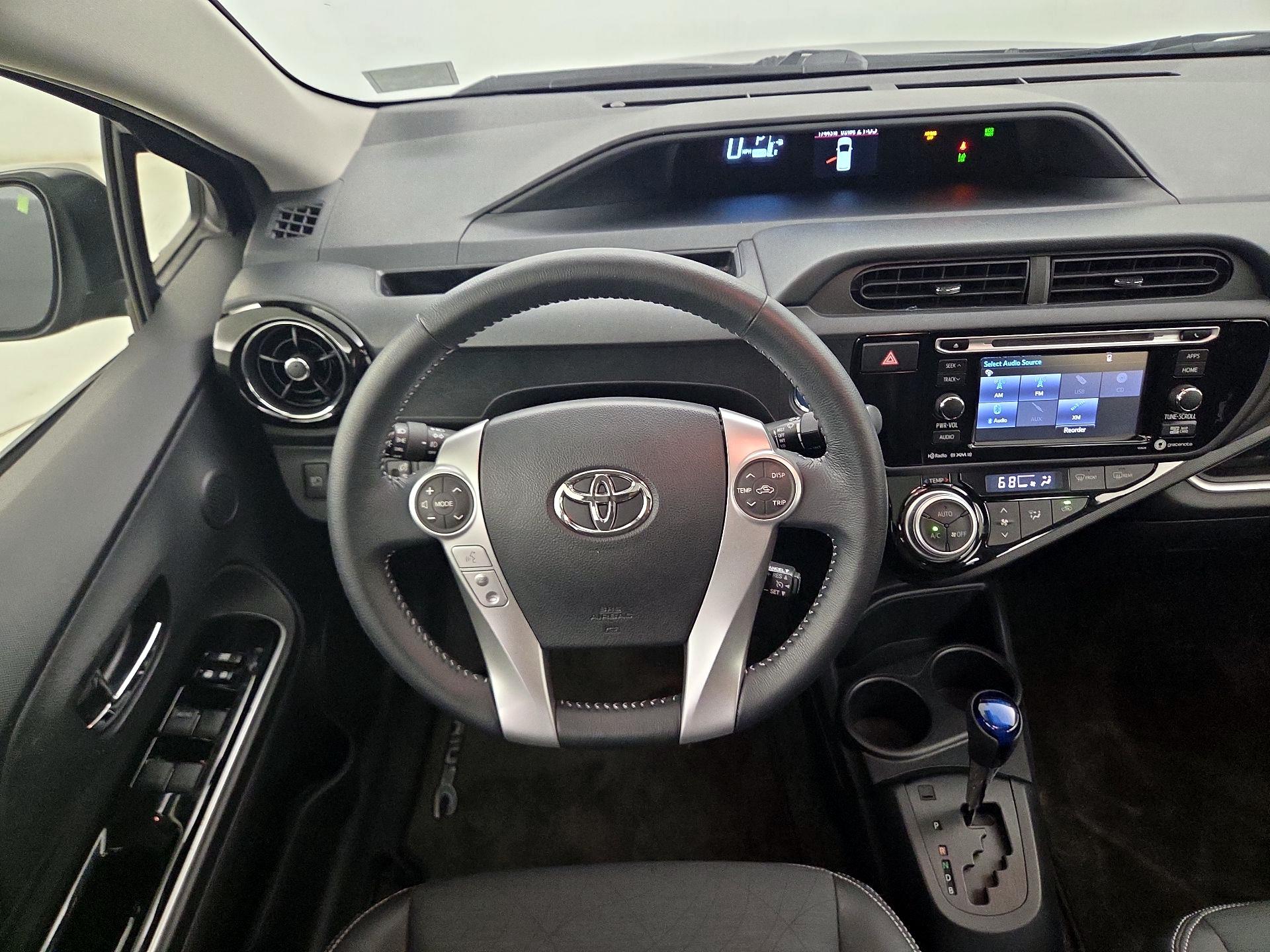 Thumbnail: 2016 Toyota Prius c - 10