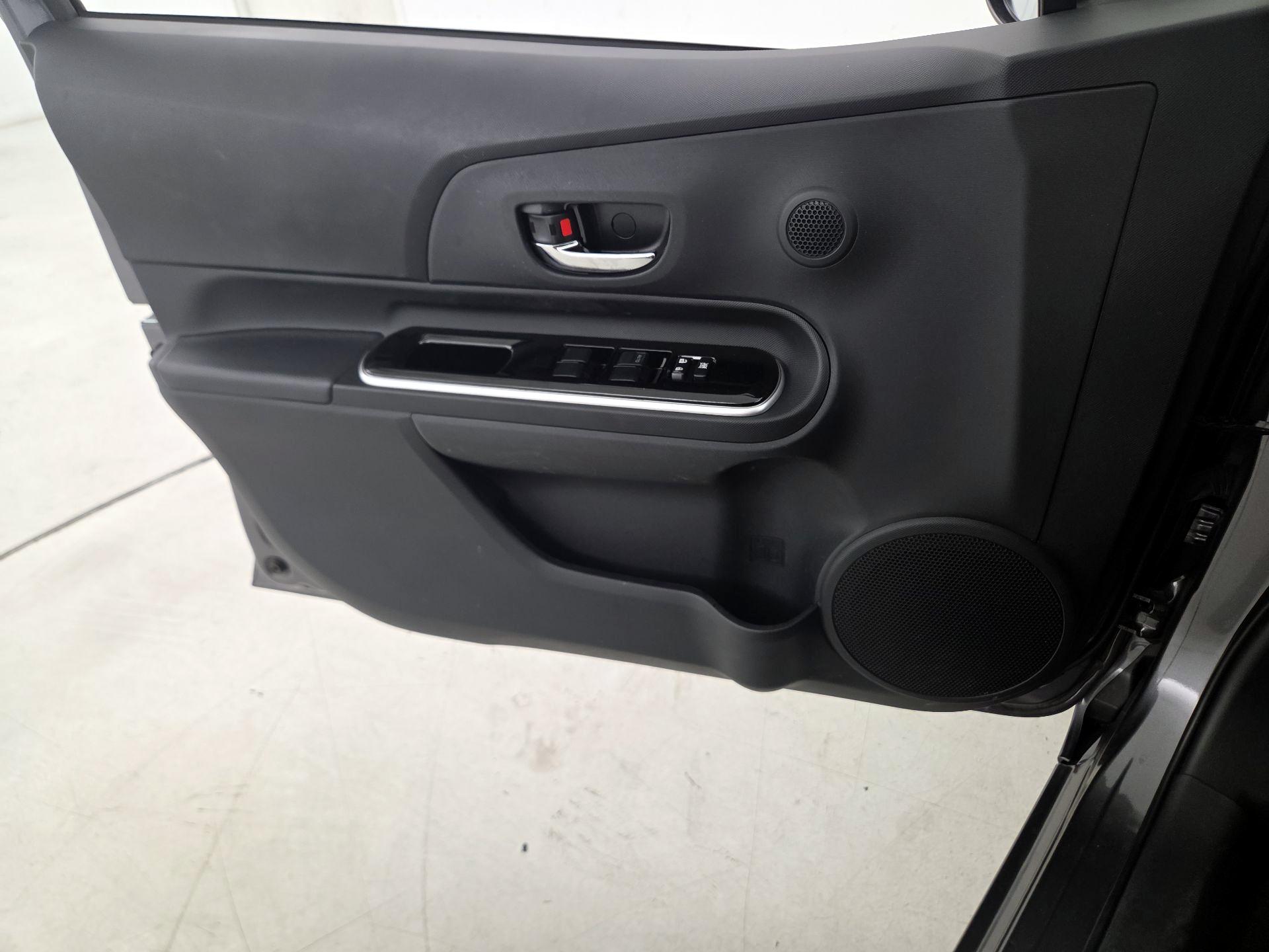 Thumbnail: 2016 Toyota Prius c - 12